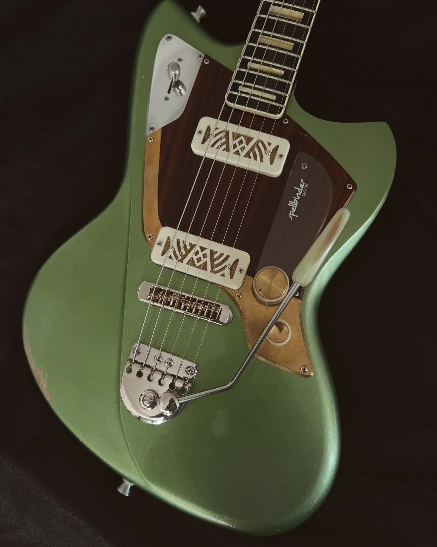 Super resonant, lightweight and built to age beautifully - this one might be my favourite build yet.

It has a very lightly aged, semi-open grain ultra-thin nitrocellulose finish, and an un-laquered solid brass pickguard so should develop some lovey 