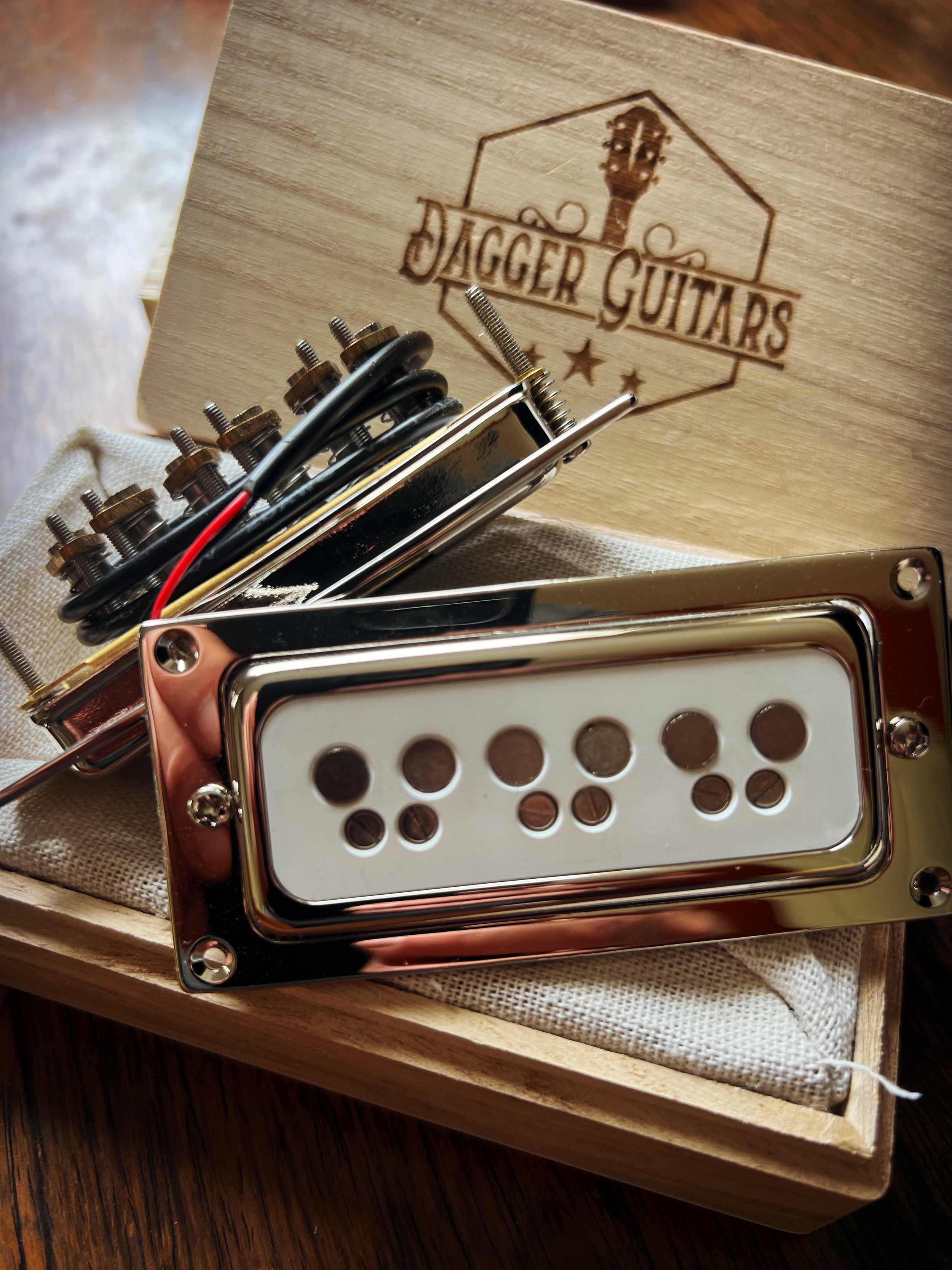 Looking forward to getting these gorgeous Dagger pickups into a build. Long magnet, high output Dynasonic style. Build quality is exceptional- can&rsquo;t wait to hear how they sound! Thanks @dagger_guitars! 

#dynasonic 
#dearmond 
#pickups
#tone