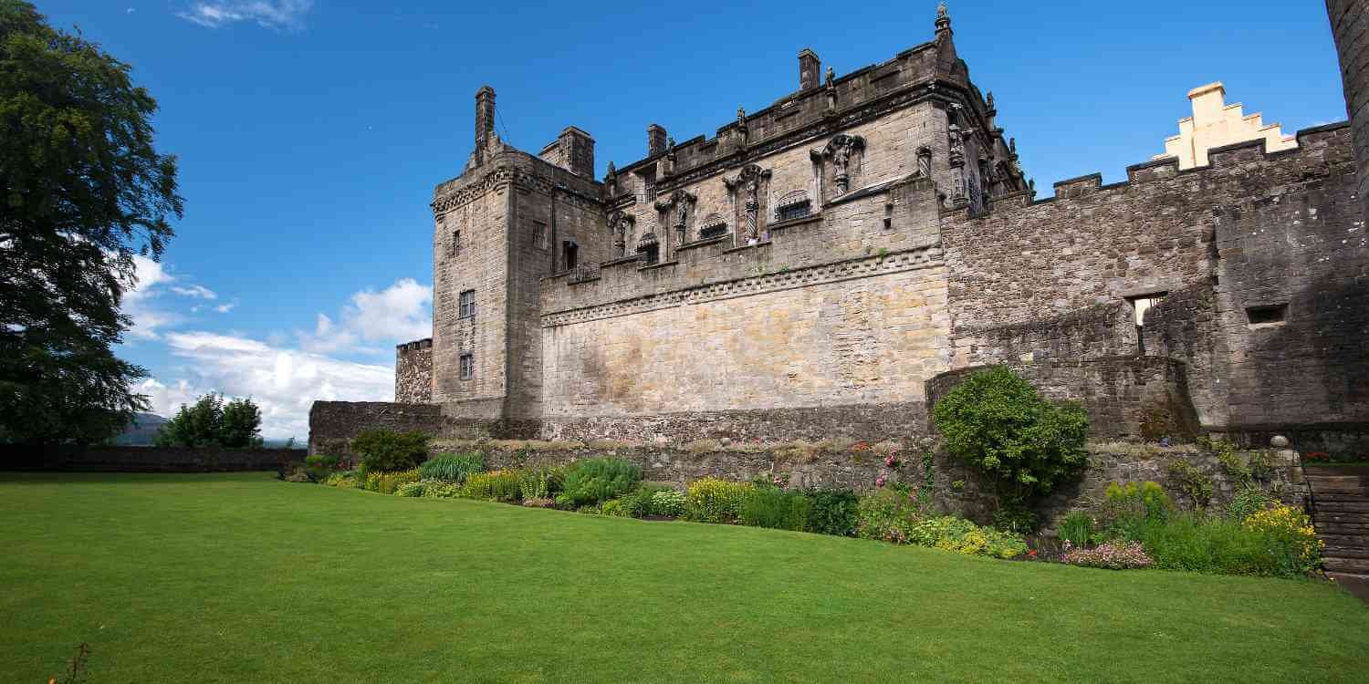 Stirling Castle, Loch Lomond Walk, Whisky Distillery &amp; Kelpies Tour from Edinburgh