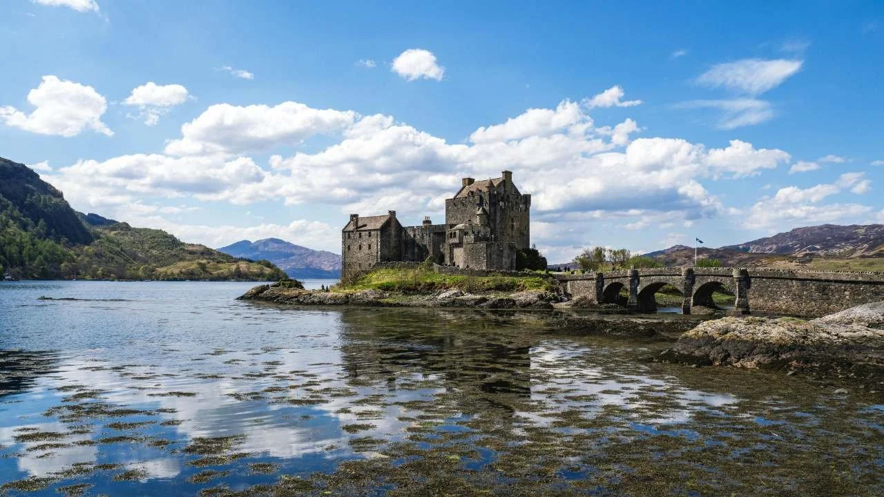 Should You Drive in Scotland or Take a Tour? An Honest Guide for First-Time Visitors