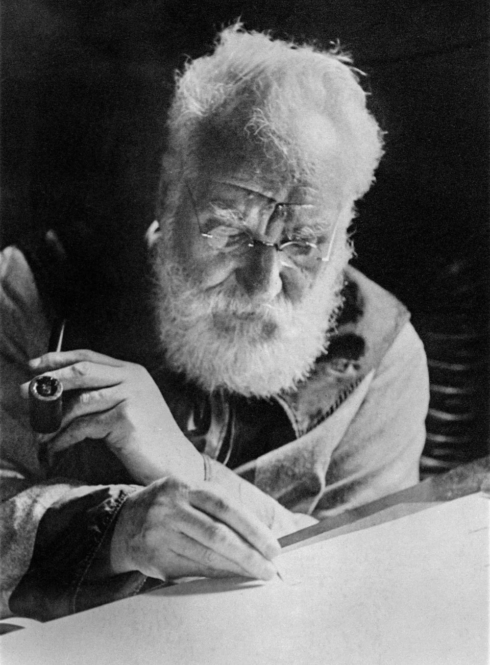 Alexander Graham Bell: Inventor of the Telephone and Scientific Visionary