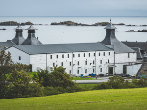Top 10 Whiskey Distilleries in Scotland