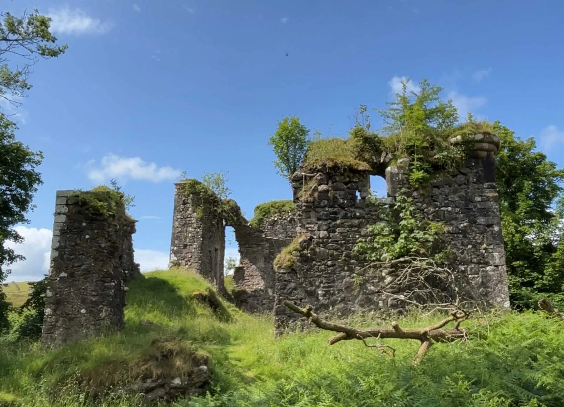Glengarnock Castle: Unveiling Scotland's Medieval Heritage  Visit Ayrshire