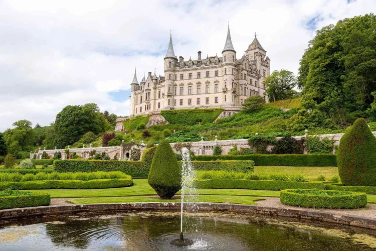 Dunrobin Castle and its gardens