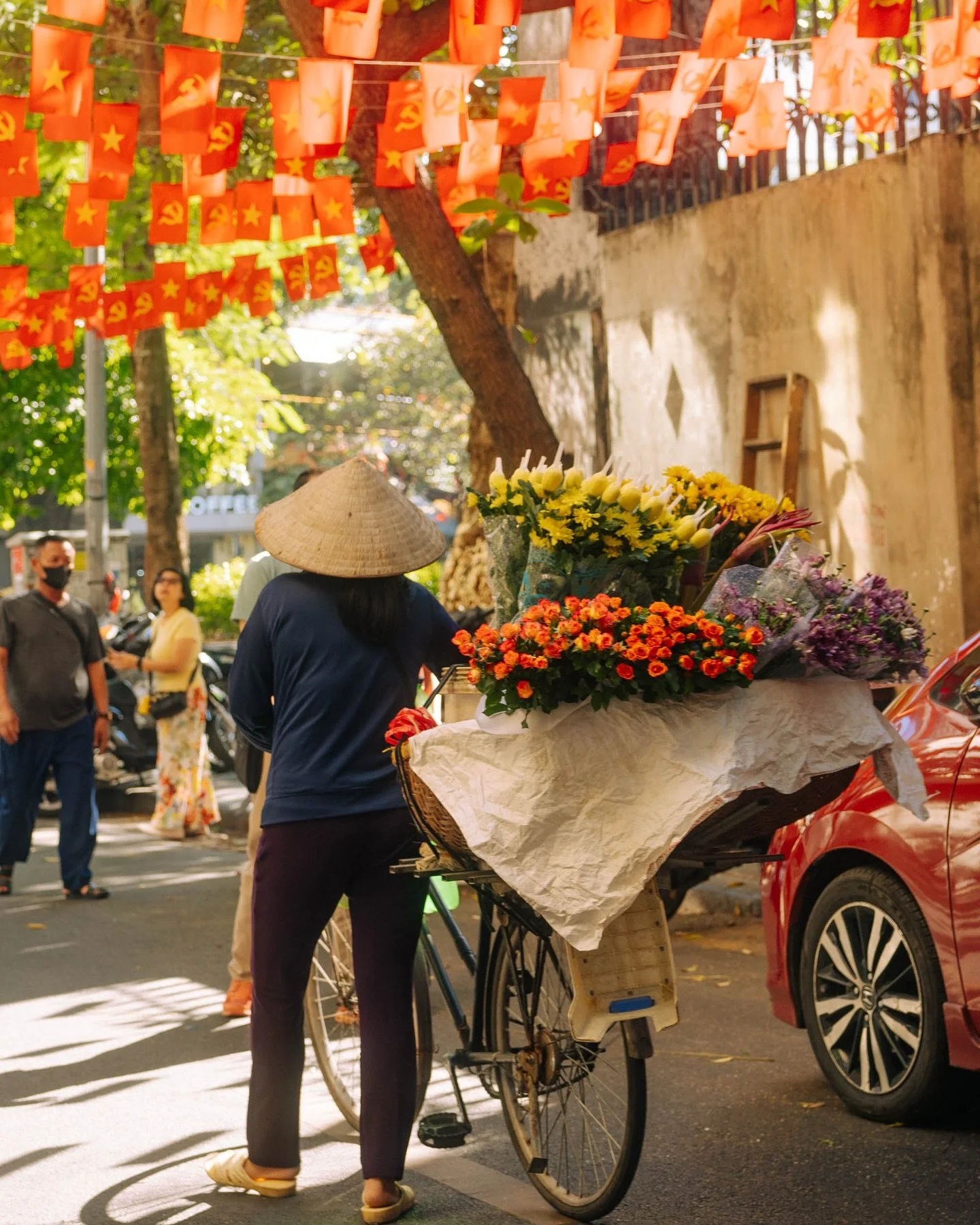 We are in Vietnam catching up with family and loving every minute 🥰
.
Hanoi is a riot of colour and sounds. There is even a flower market that runs all night (apparently even the flowers don&rsquo;t sleep in Hanoi 😅). By day you see them everywhere