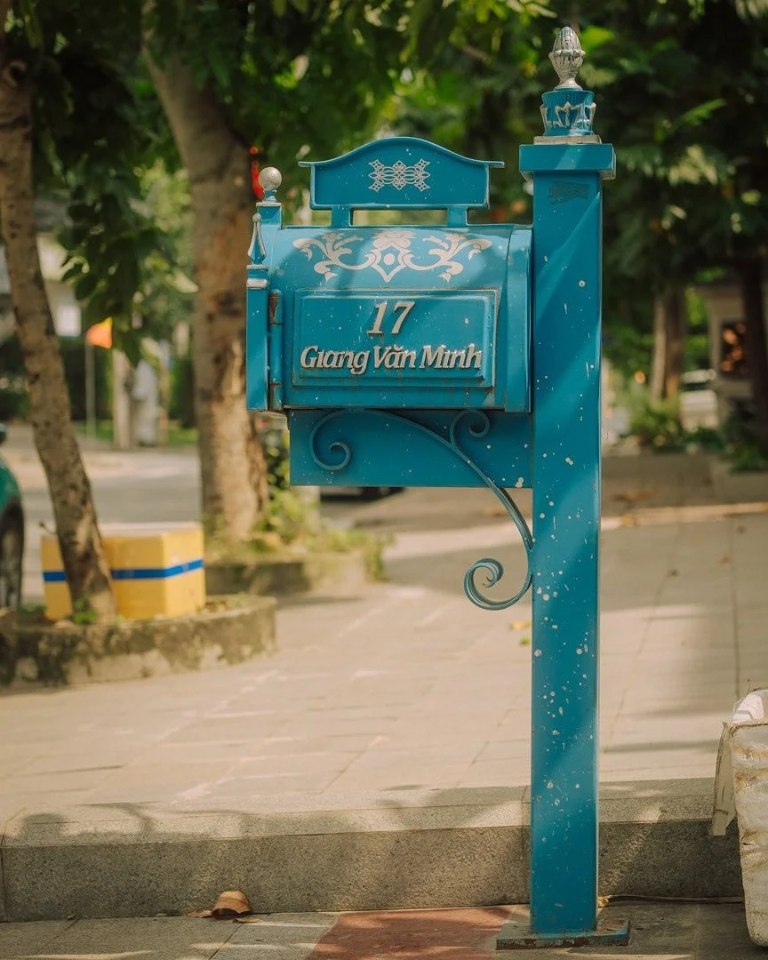 Post and milk deliveries, Vietnamese-style 🏍️📮🥛
. 
It&rsquo;s the small, everyday details here that I just can&rsquo;t get enough of 😃
.
I&rsquo;ll try to get more everyday moments off the camera and pop them on here while we are travelling. I ho