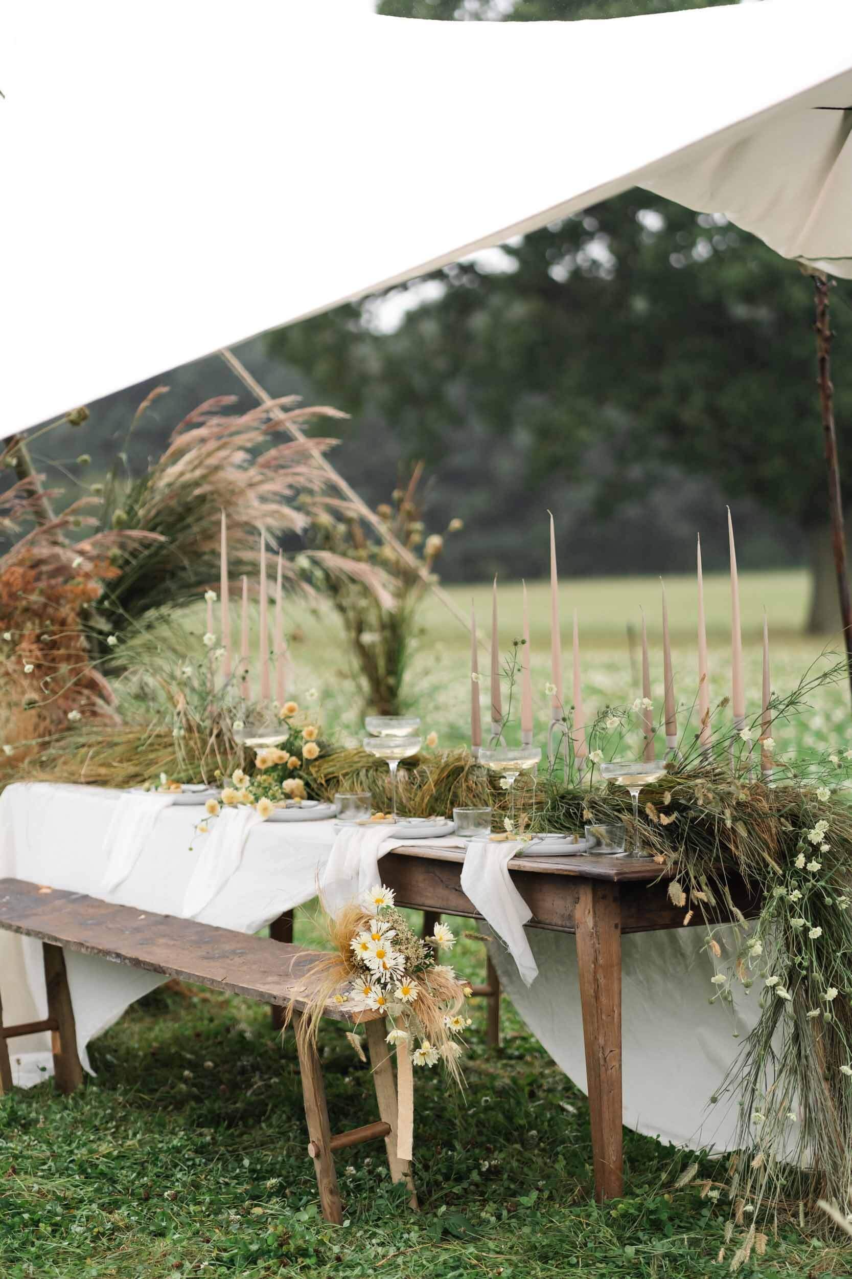 wedding floristry on tablescape