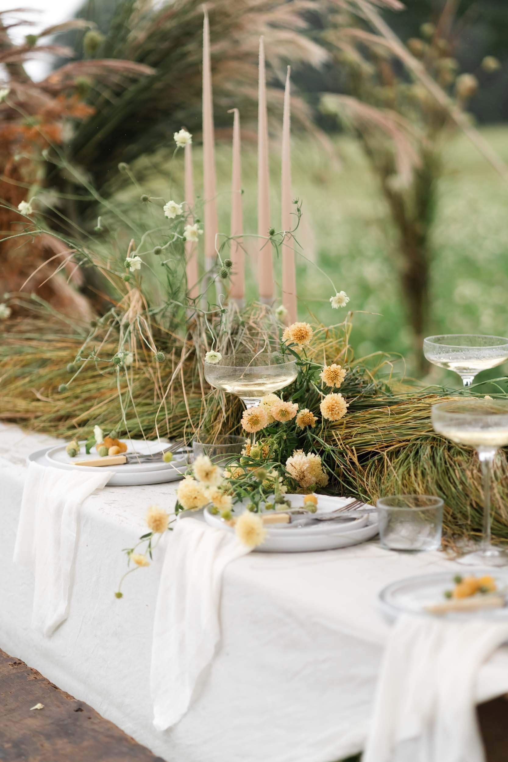wedding floristry on tablescape