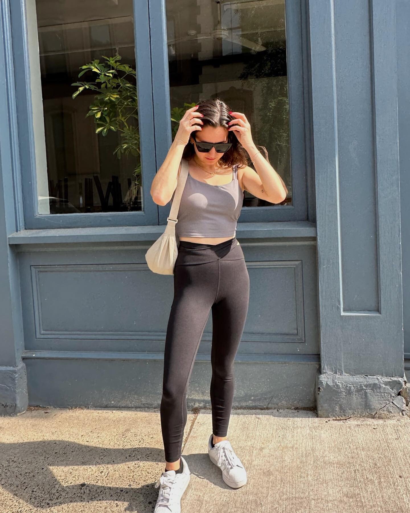 Love a crisscross moment swipe ➡️ to see the back of the top 

#babyyyliwears @halara_official use code: lianar0 to save some $

Workout set, spring style, leggings, tank top, workout top, workout leggings, yoga outfit, sporty style 

#halara #spring