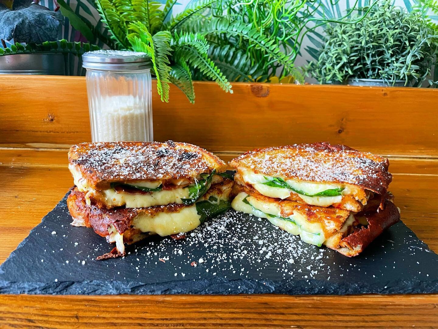 The R&rsquo;n&rsquo;Brie 😍 If Usher lived in the port, he&rsquo;d eat this every day!
.
Chilli jam, Brie, baby spinach and our cheese blend. 
A real hit, probably more so than confessions part 2 ..