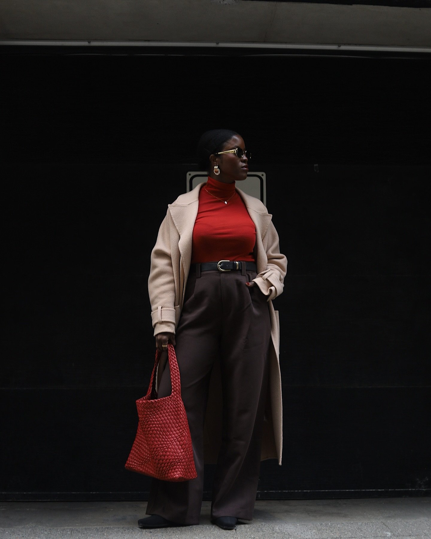 Une touche de rouge ❤️❤️

#modestfashion #modestfashioninspo #grwm #classylooks #classicstyle #femininestyle #modeststyle #modestfashionblogger 
#letsgetdressed #getreadywithme