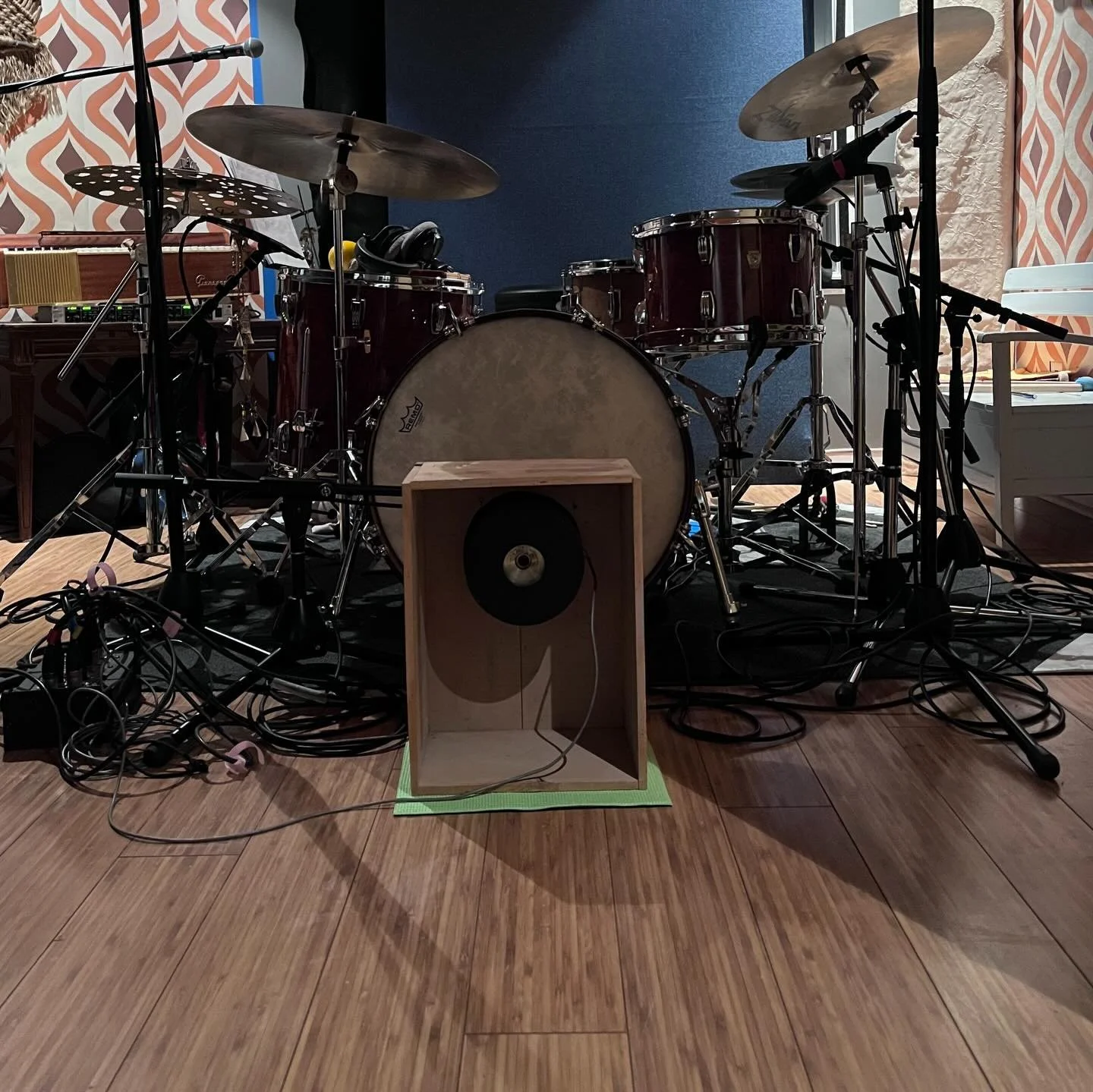 Huge gratitude to everyone who worked with us at Studio Saint Zo in 2025! Congratulations on all of these amazing releases, let&rsquo;s keep making things together forever 💕💕💕 go listen to all of these records twice. 

Studio Saint Zo is Recording