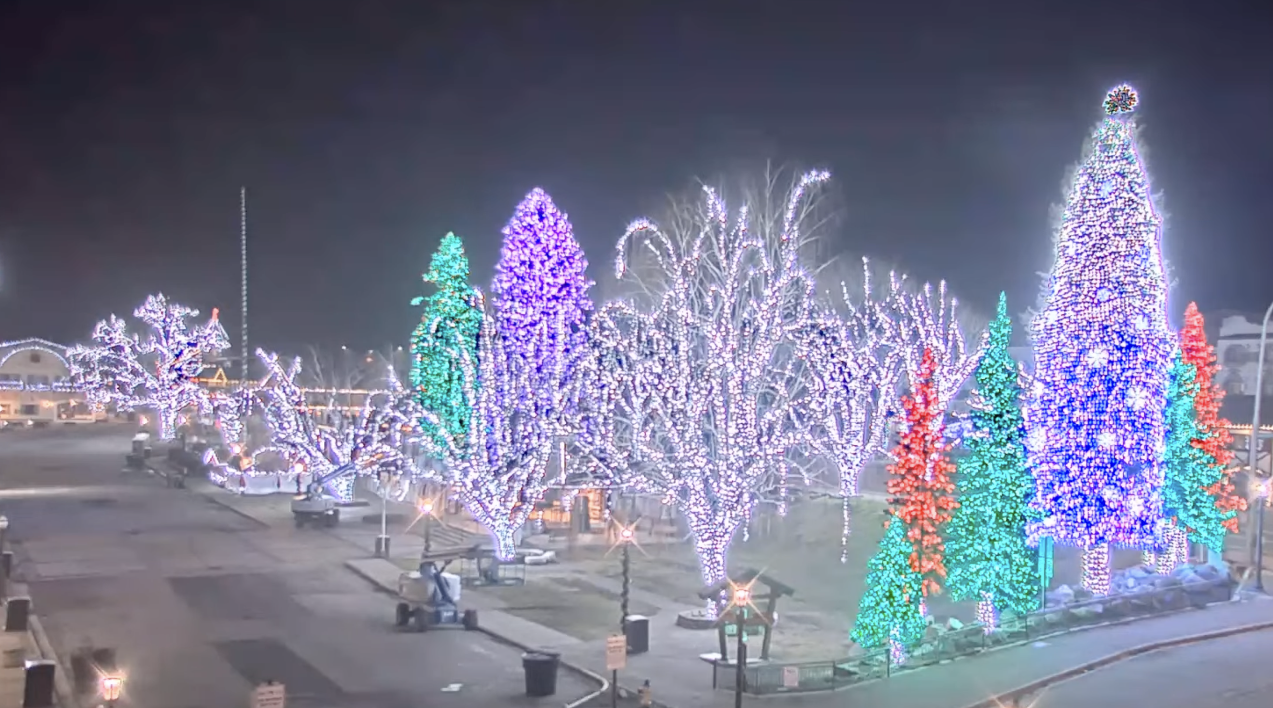 Leavenworth’s Village Of Lights Fully Illuminated As Christmastown Festivities Continue
