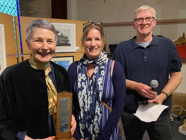 Barabara Jillings receiving the Artist's Choice trophy from Vicky Tucker