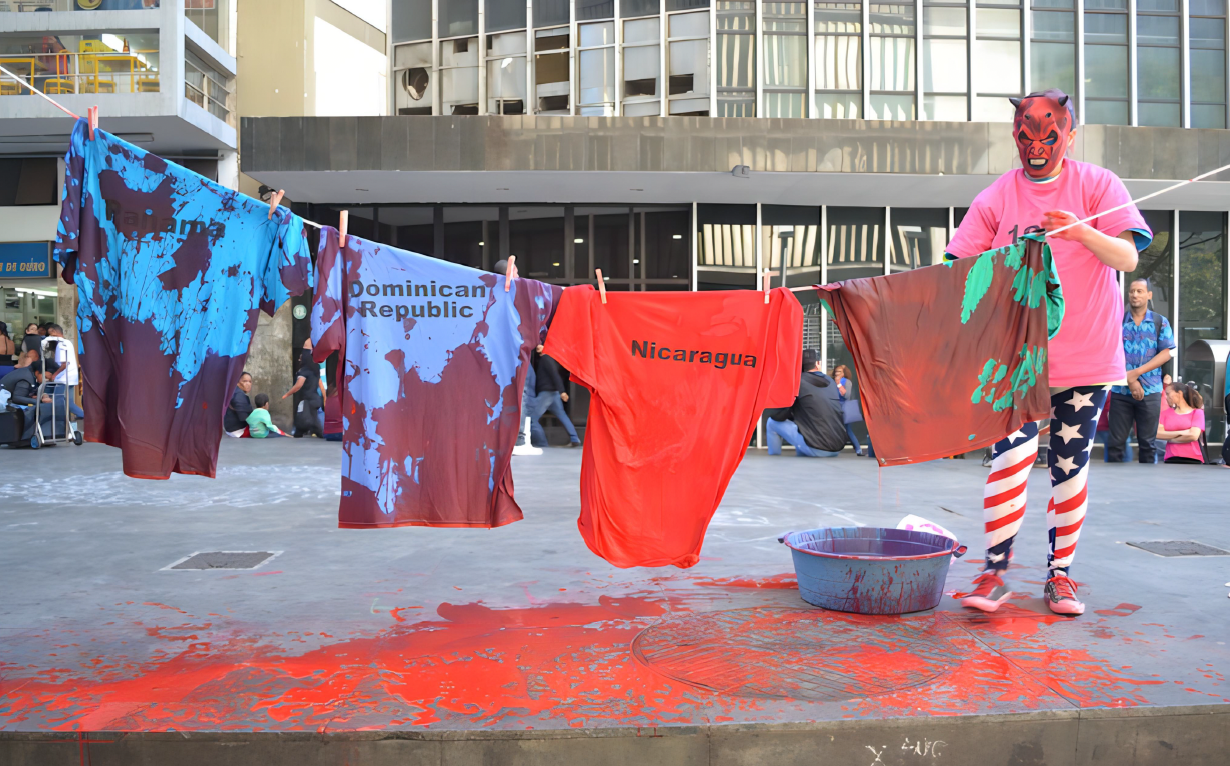 La Imperialista , Intervention, Festival Penpendicular Invisel, Belo Horizonte, Brazil, 2017 / Photo: Marcelo Ghandi