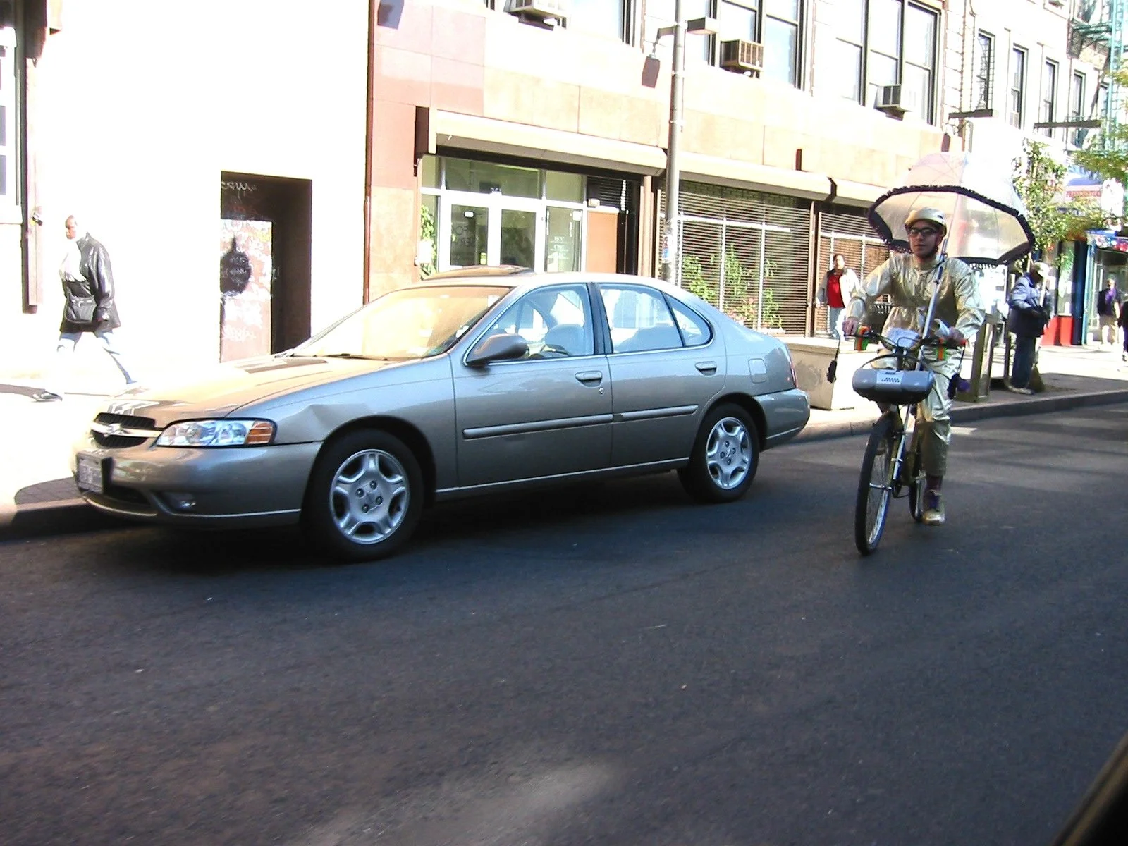  Nicolás Dumit Estévez,  La Papa Móvil , 2001-2002, performance/installation / Photo: Manuel Acevedo 