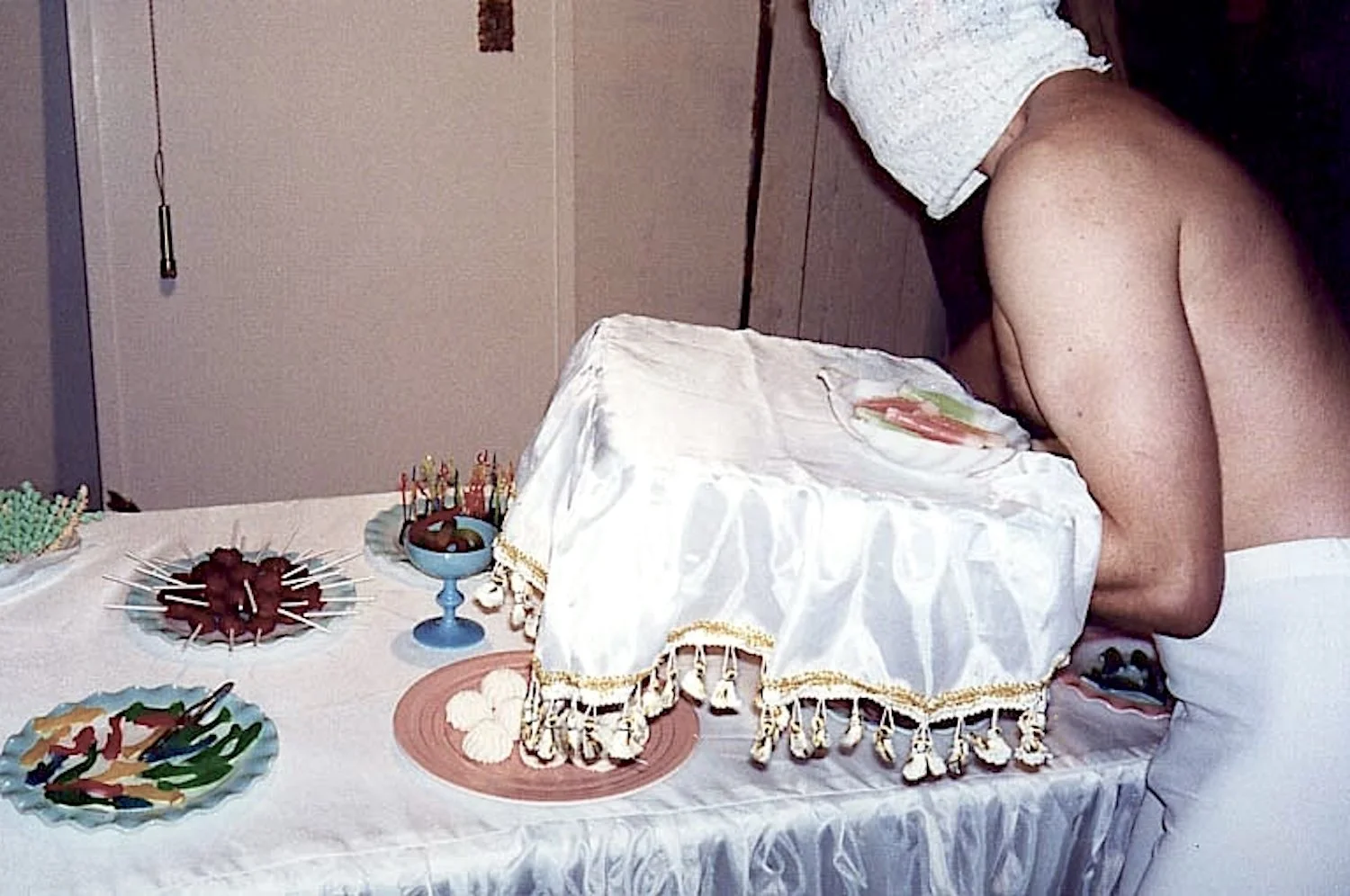  Nicolás Dumit Estévez,  Uvulations , 2001, performance 