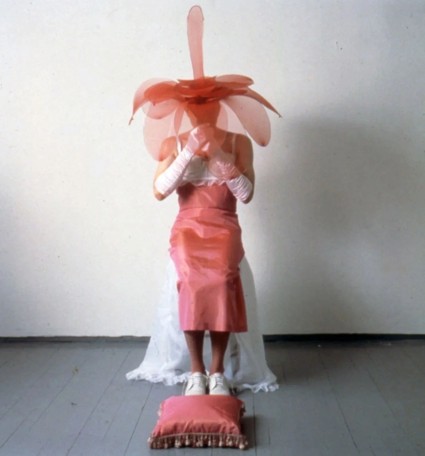  Nicolás Dumit Estévez,  Recuerdos de mis 15 , 2001 / Photo: Marco Fedele di Catrano 