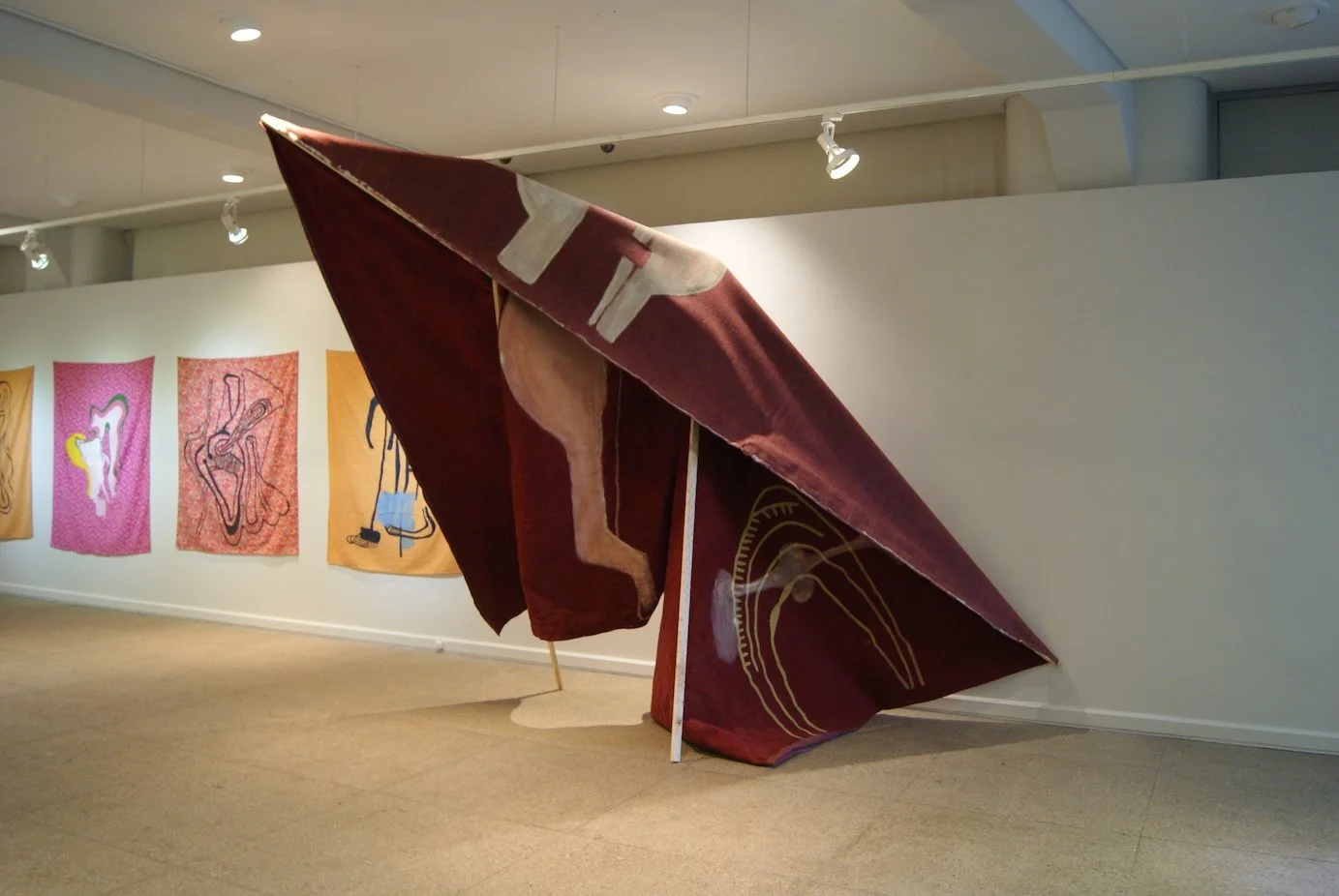  Ciro Beltrán, installation with carpet, 2018 / Pinacoteca de Concepcion 