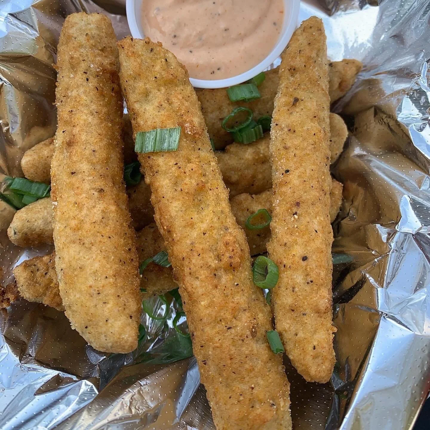 Last Day this week to get our grub! We will not be open on Saturday so find us tonight @earnestbeer from 4-8pm with Fried Pickles on special and Berry Crumble Bars. See y&rsquo;all soon!  #vegan #veg #plantbased #veganfood #nom #eatplants #notanimals