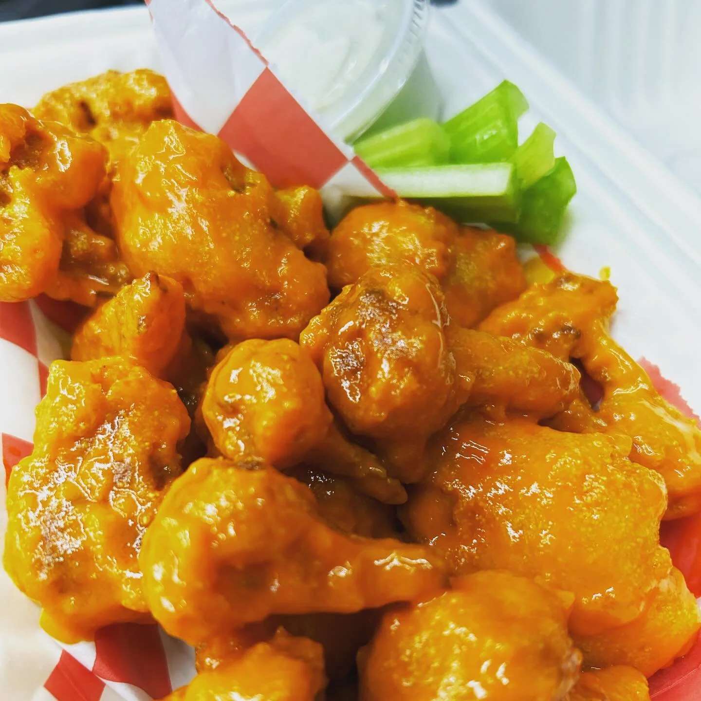 Come enjoy the dry weather tonight 🤞 with your favorite dog and Cauliflower wings! Find us at @earnestbeer from 4-8pm. See y&rsquo;all soon.  #vegan #veg #plantbased #toledoeats #foodtruck