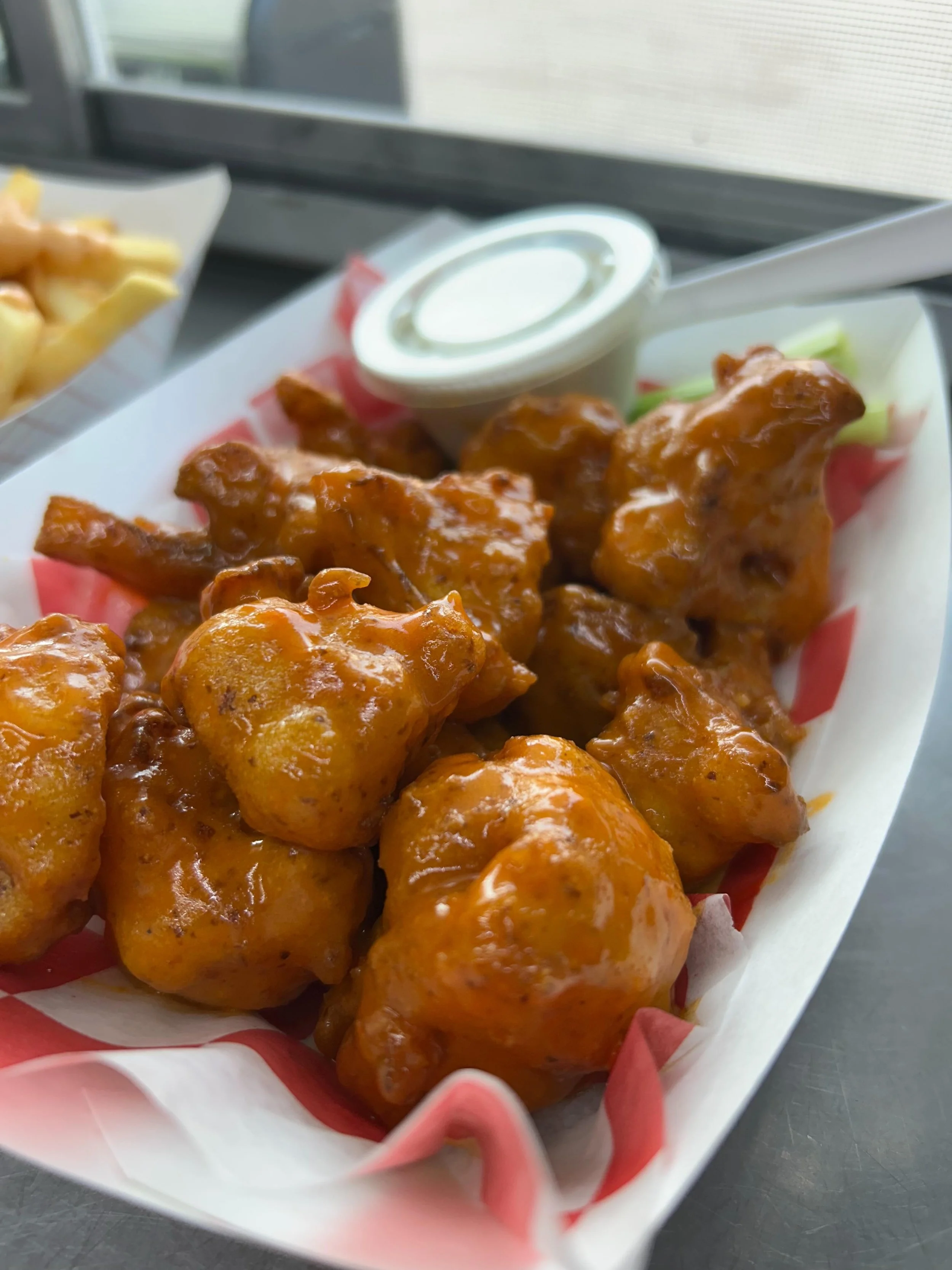 We are heading to @earnestbeer tonight from 4-8pm with Buffalo Cauliflower Wings on special. Fresh brownies &amp; cookies from @sugar.rusch.bakery. And it&rsquo;s absolutely beautiful out. See y&rsquo;all soon! #vegantoledo #419eats #hotdogsandbeer #