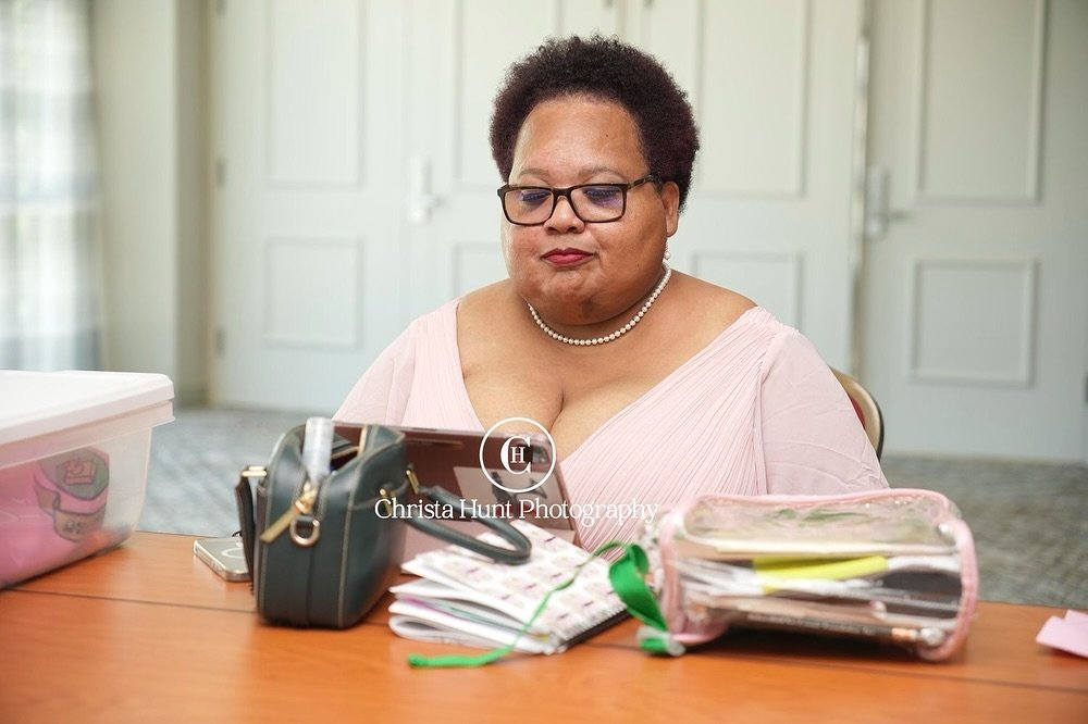 It is a serious matter 🥰🩷💚💁🏽&zwj;♀️ 
Congratulations @missfashionetta_bakersfield 2024 has been truly EPIC

#aka1908 #akafwr #scholarship #entrepreneurship  #communityservice 

📸: @christahuntphoto