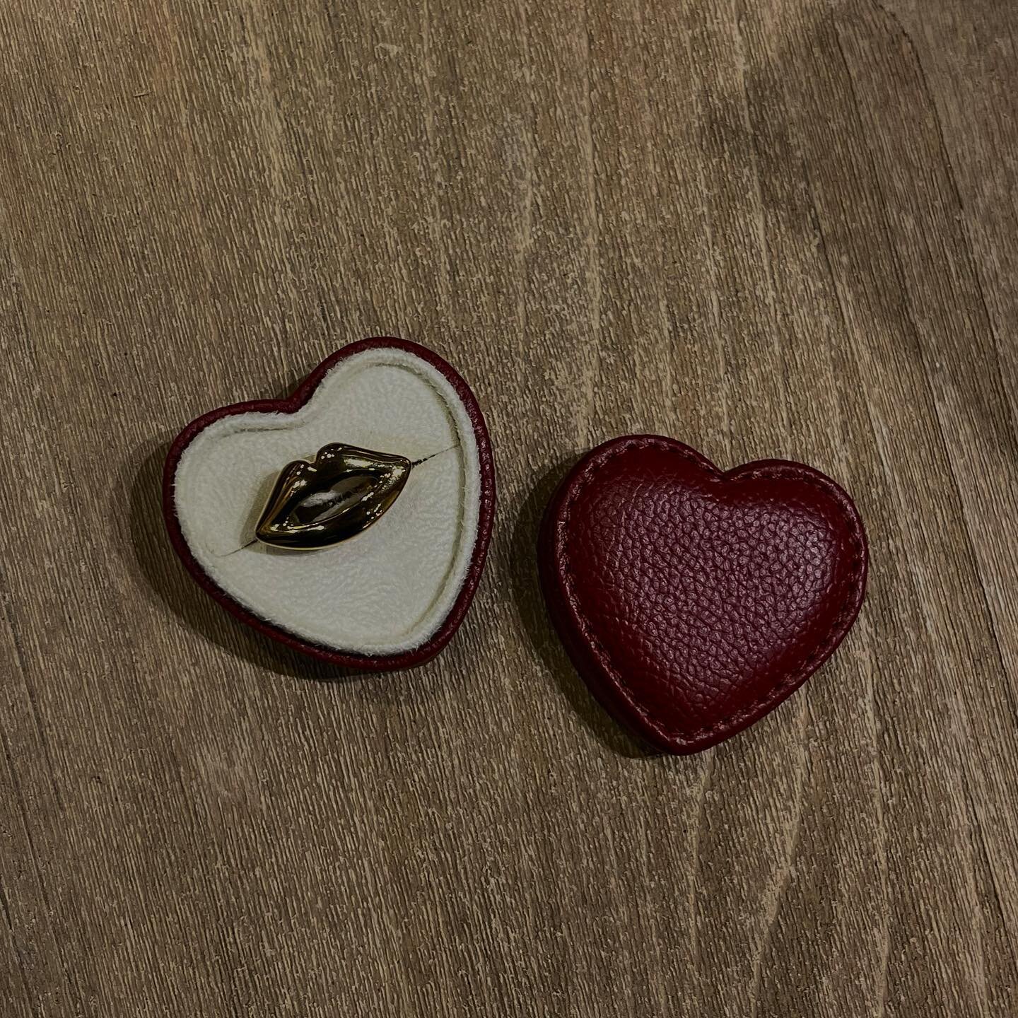 this month give the gift of a kiss, 
with our Beso Ring! 💌💋