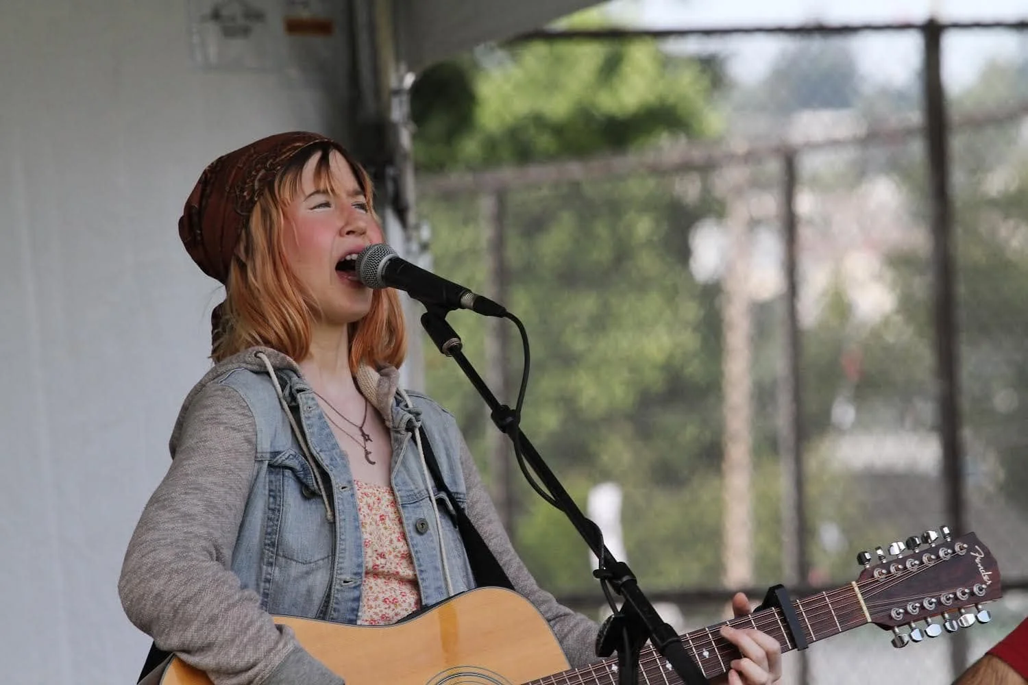 Live music at the Manette Wine Bar: Frankie McCabe