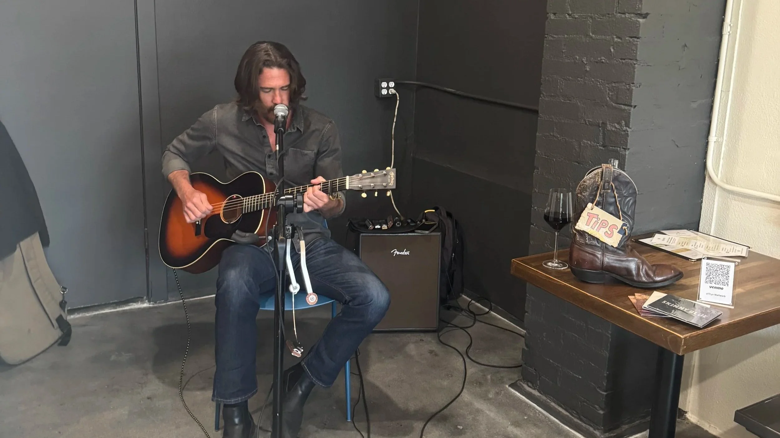 Live music at the Manette Wine Bar: Thys Wallwork
