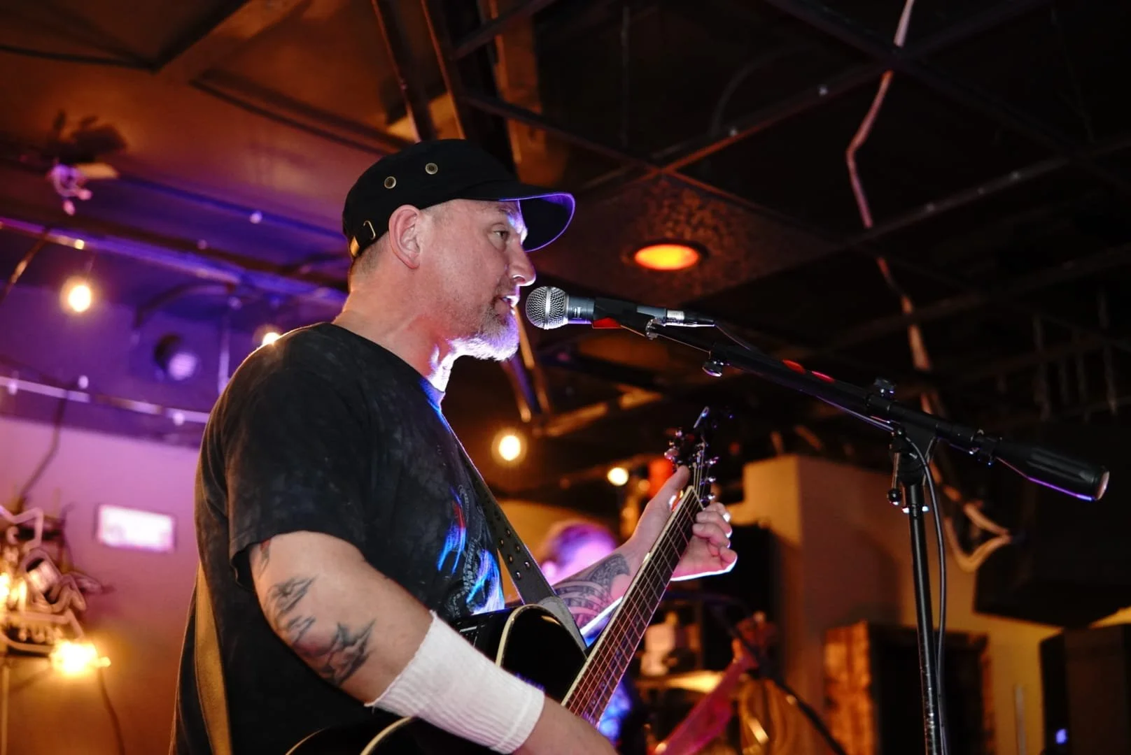 Live music at the Manette Wine Bar: Chris Switzer
