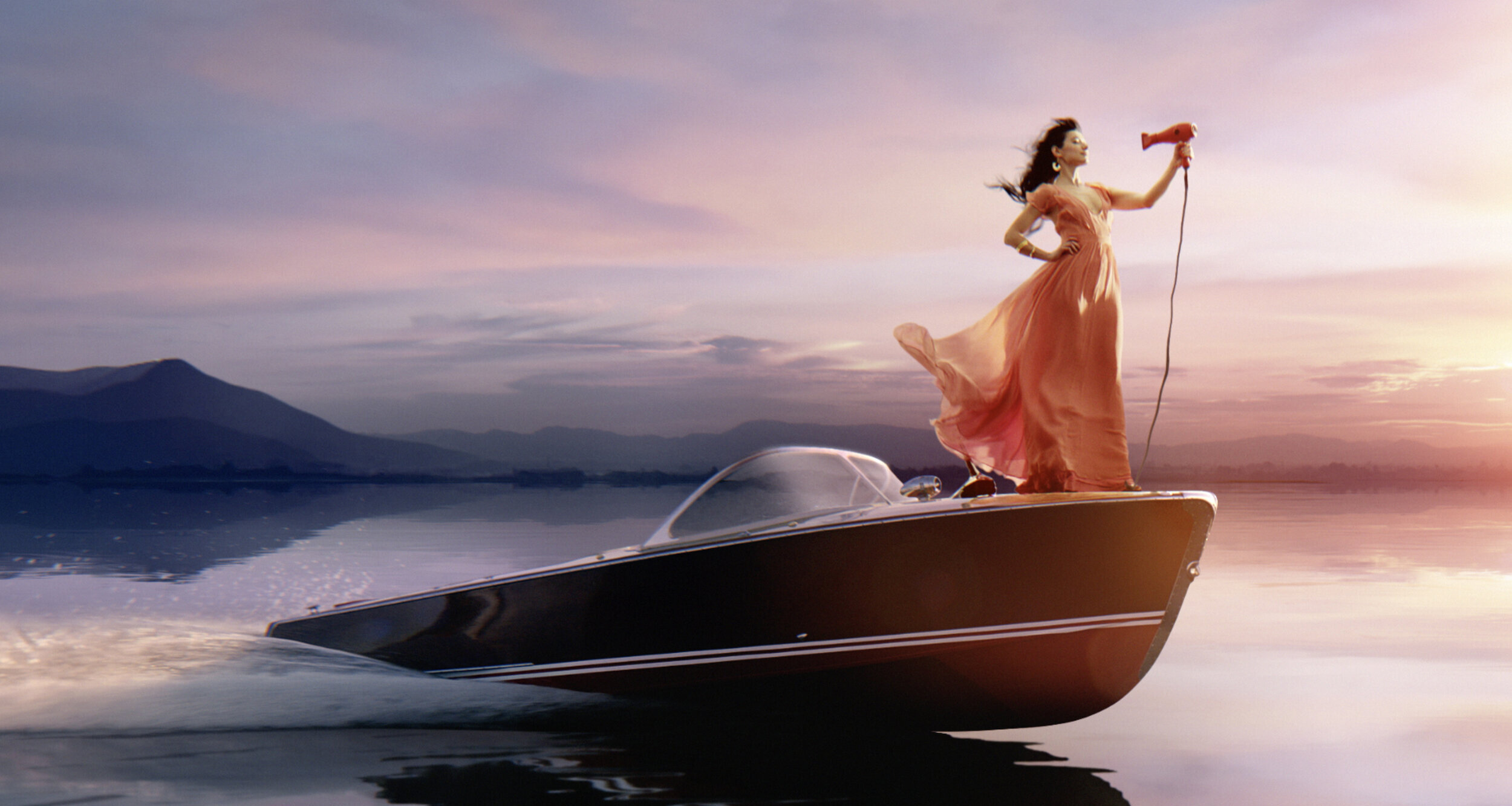 Волна счастья песни. Девушка в лодке. Фотосессия в лодке. Девушка море корабль. Фотосессия в лодке девушка.