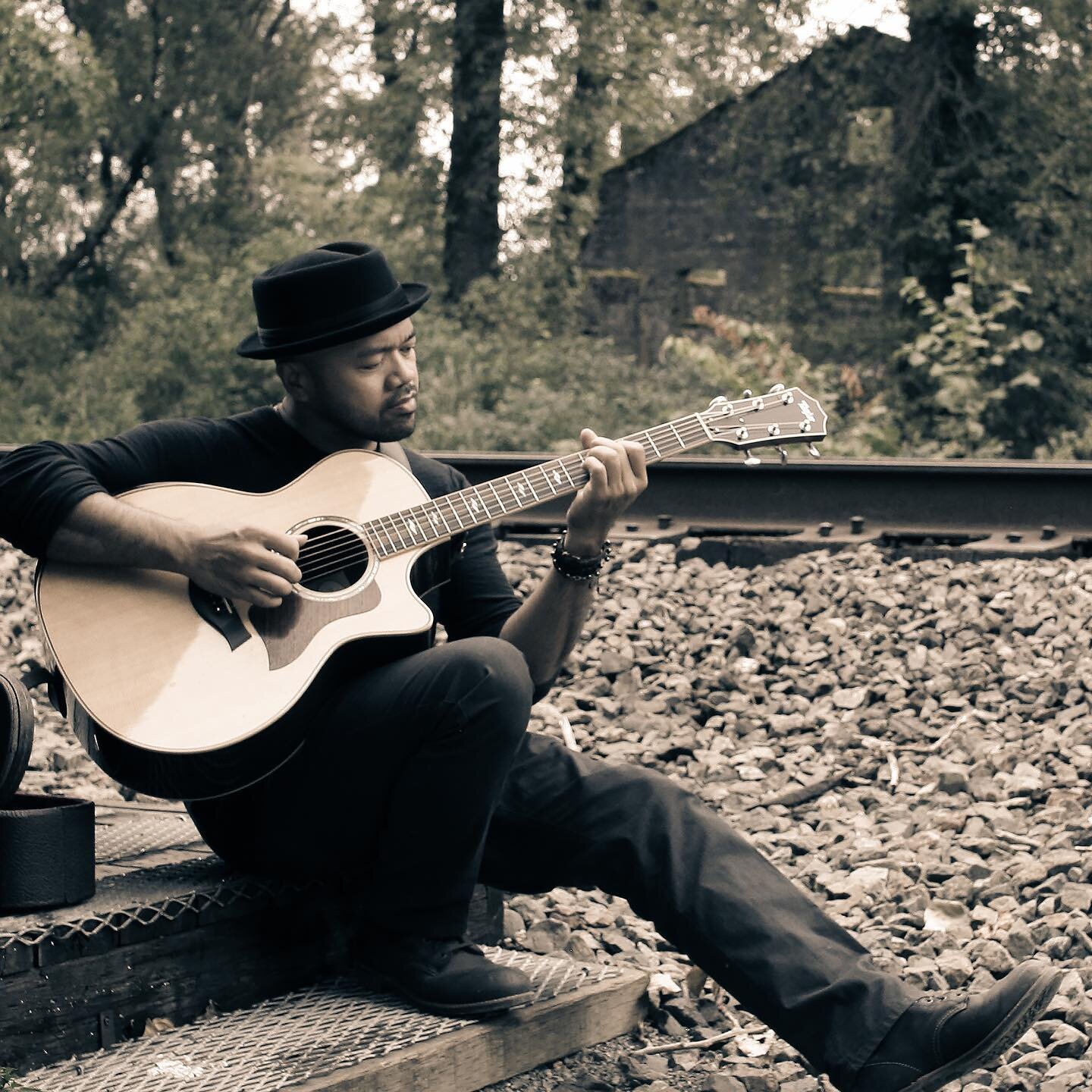 .
.
Your caught in the moment
Running for the exit
The doors have revealed
What walls once concealed&hellip; 

#newlyrics #newsong #songwriting #songwriter #album
#musicartist @taylorguitars #rockandsoul #blues #rock 

Photography by Judith Vandenber