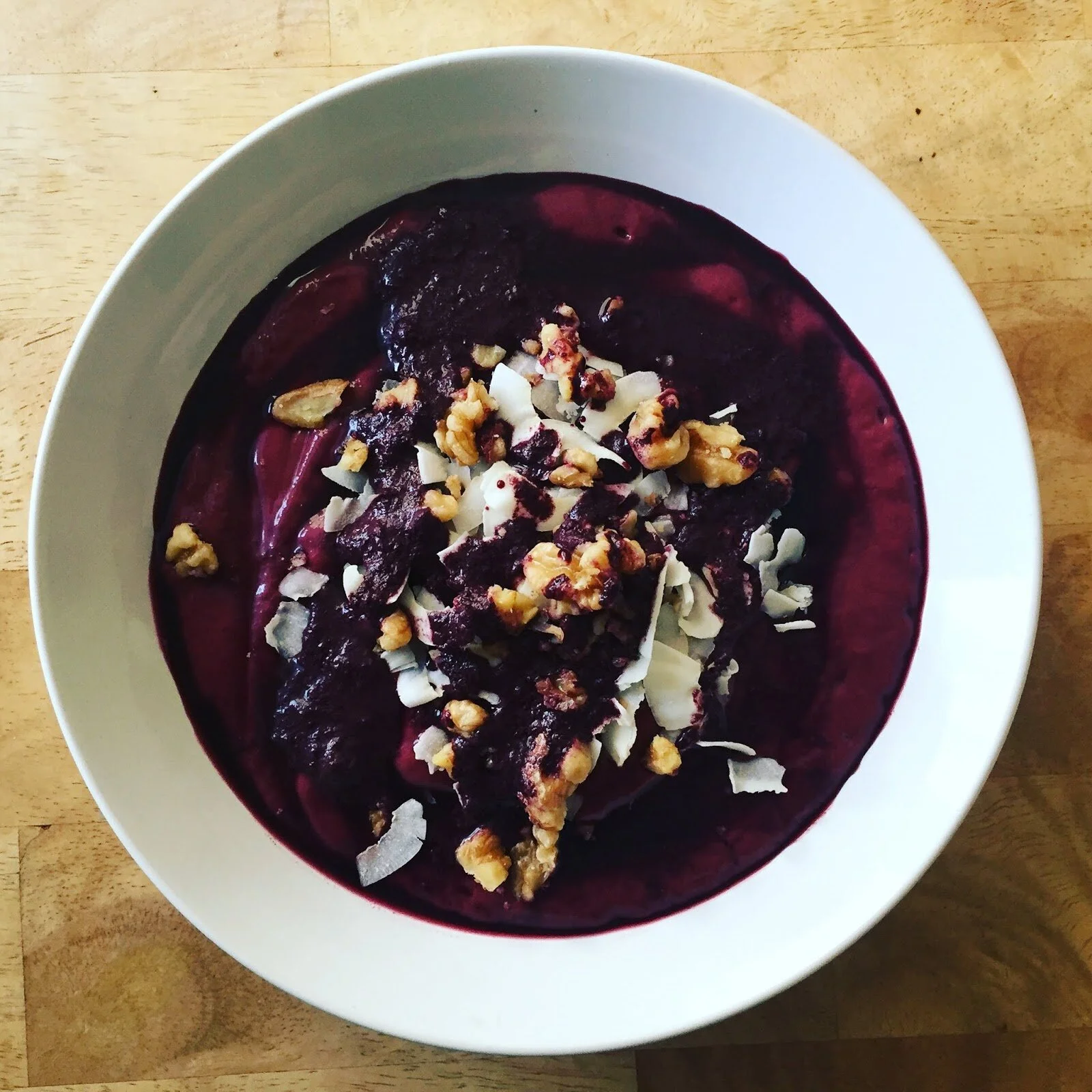 Avocado, Cocoa and Beet Smoothie Bowl