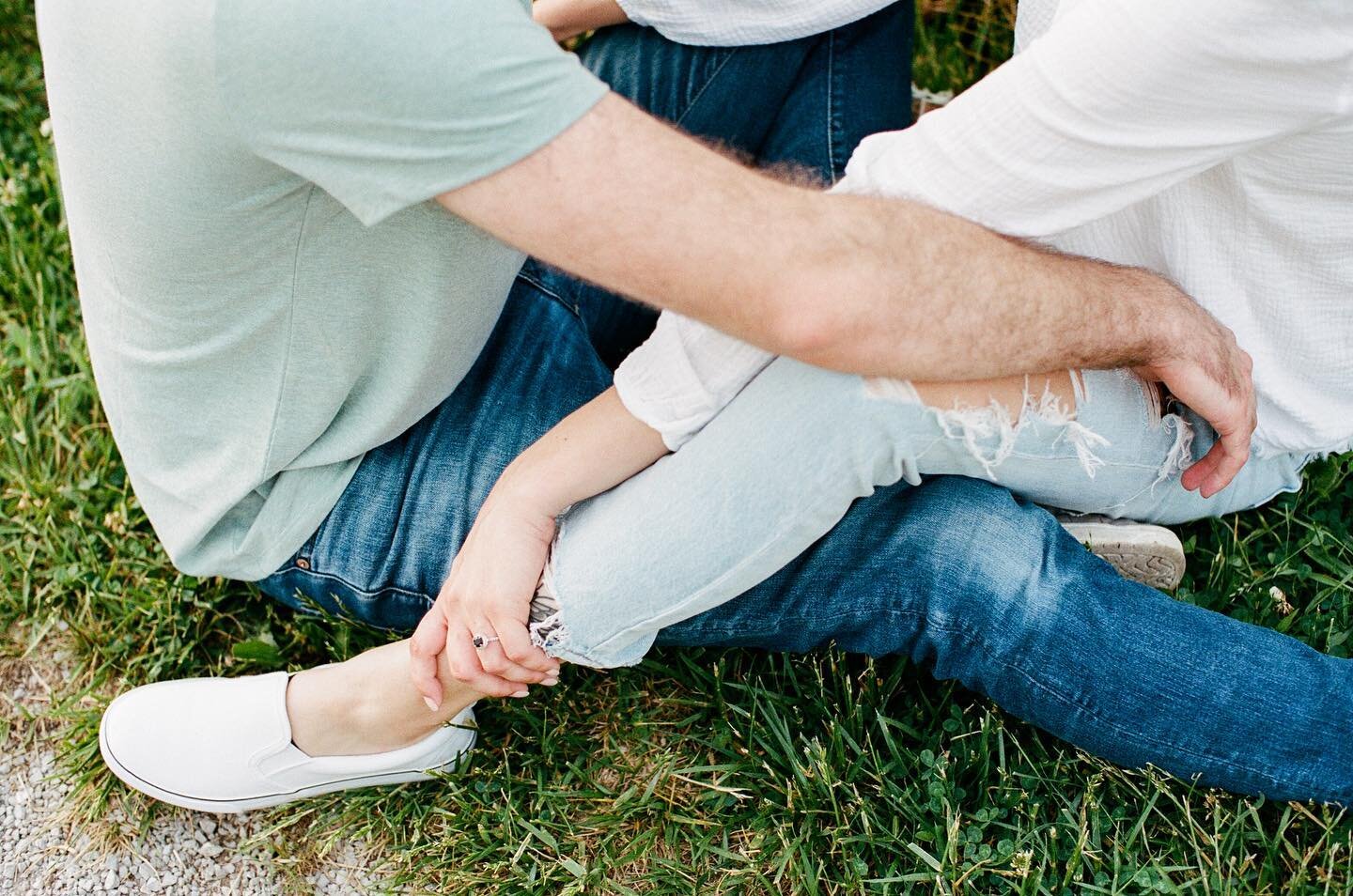 Some 35mm film shots from this cutie summer session with Kelsey + Kevin 🌾🌼