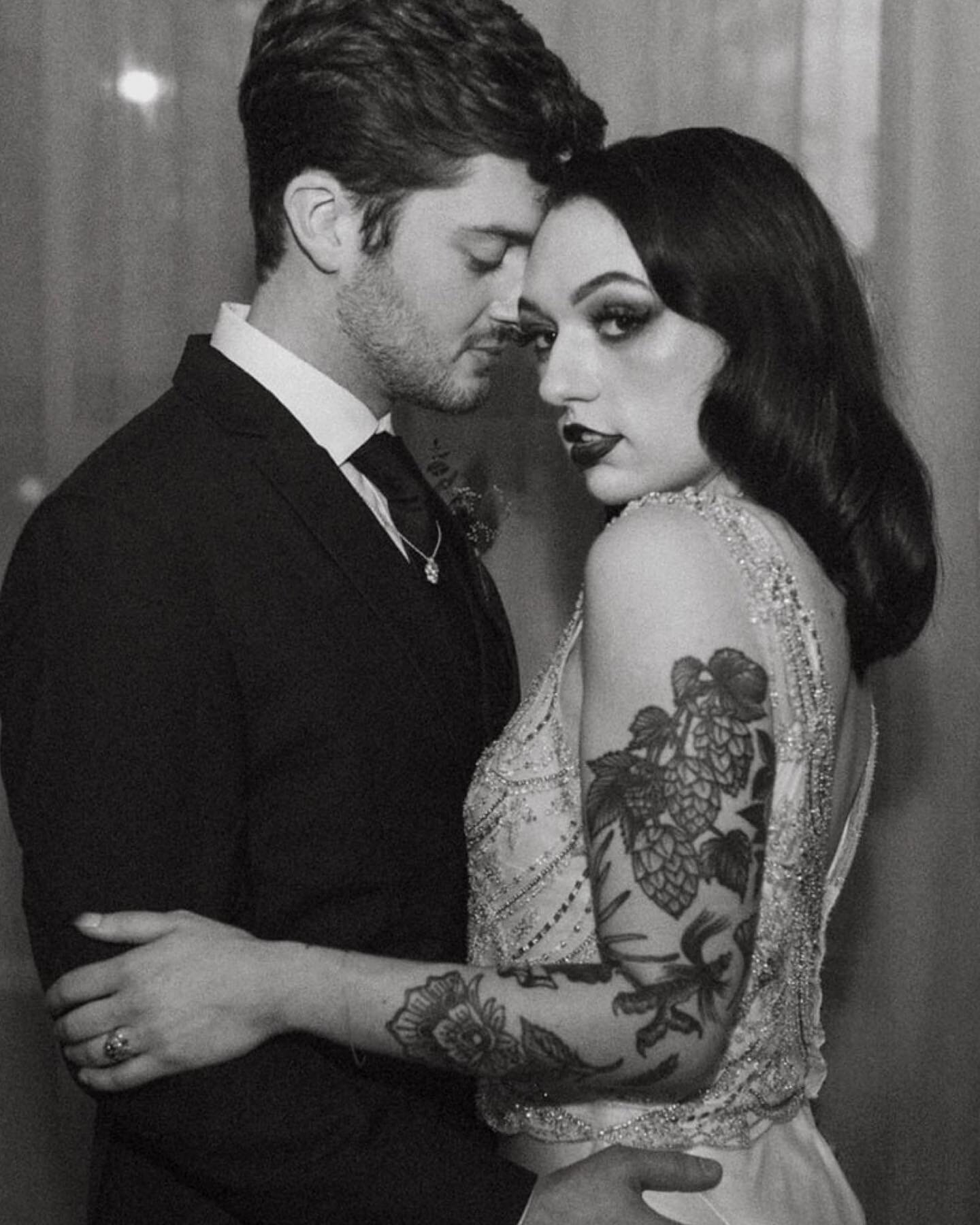 Using this styled shoot as evidence that you need flash portraits on your wedding day 🥵

This years spooky styled shoot was inspired by Morticia + Gomez plus some old Hollywood vibes.. needless to say, I am obsessed and cannot thank each of the vend