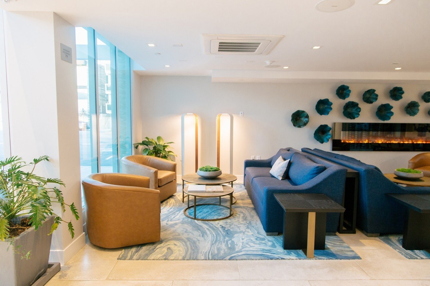 H2O lobby appreciation post 💙 Cozy up on our fireside couches with a book, play a round of cards at our coffee tables, or catch up on work in a new environment.