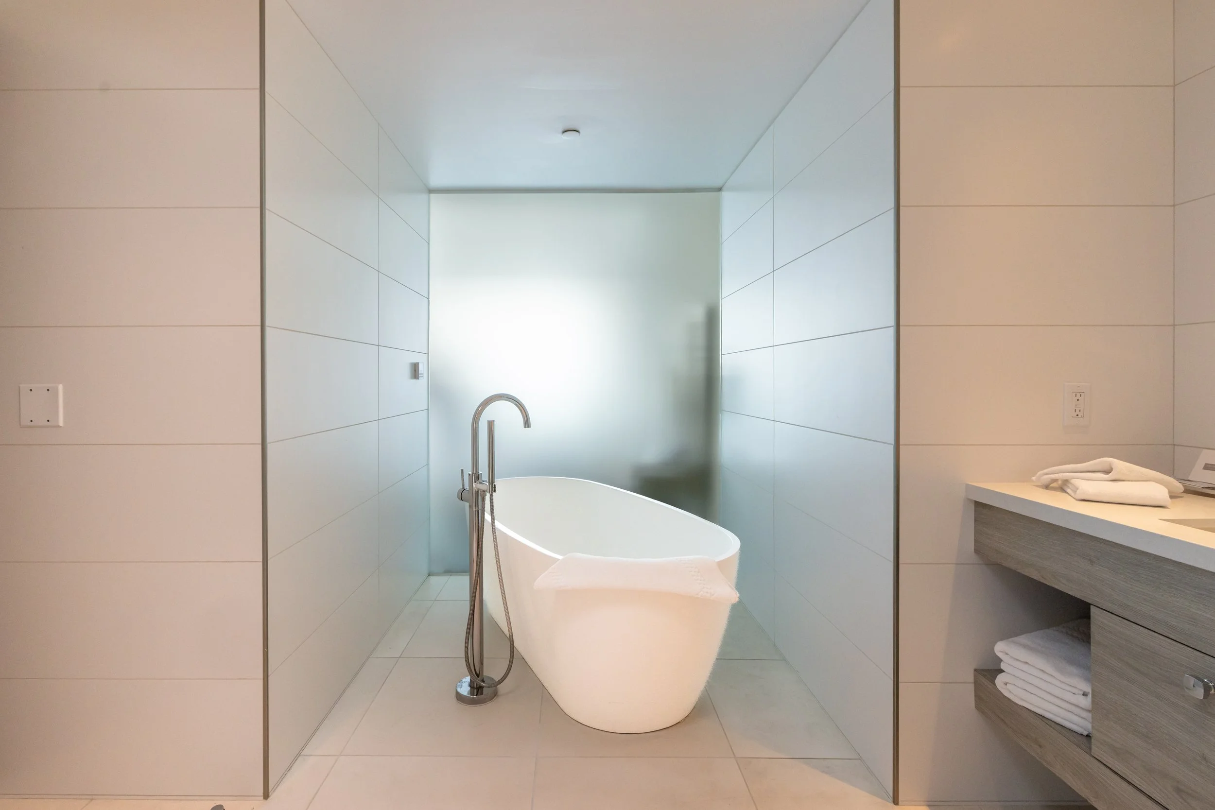 Executive-Suite_H2O-Hermosa-9.jpg