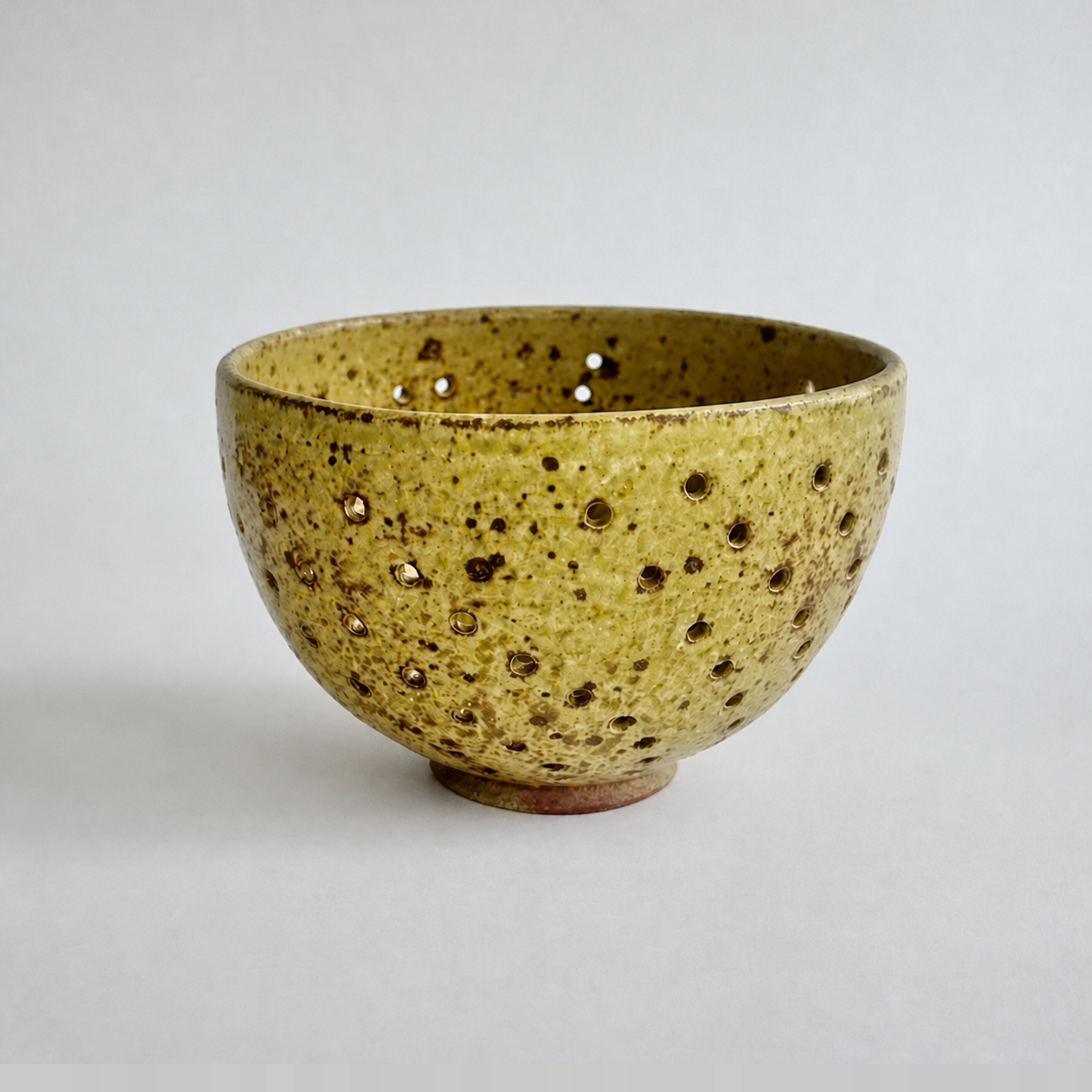 yellow-colander-aligned.png