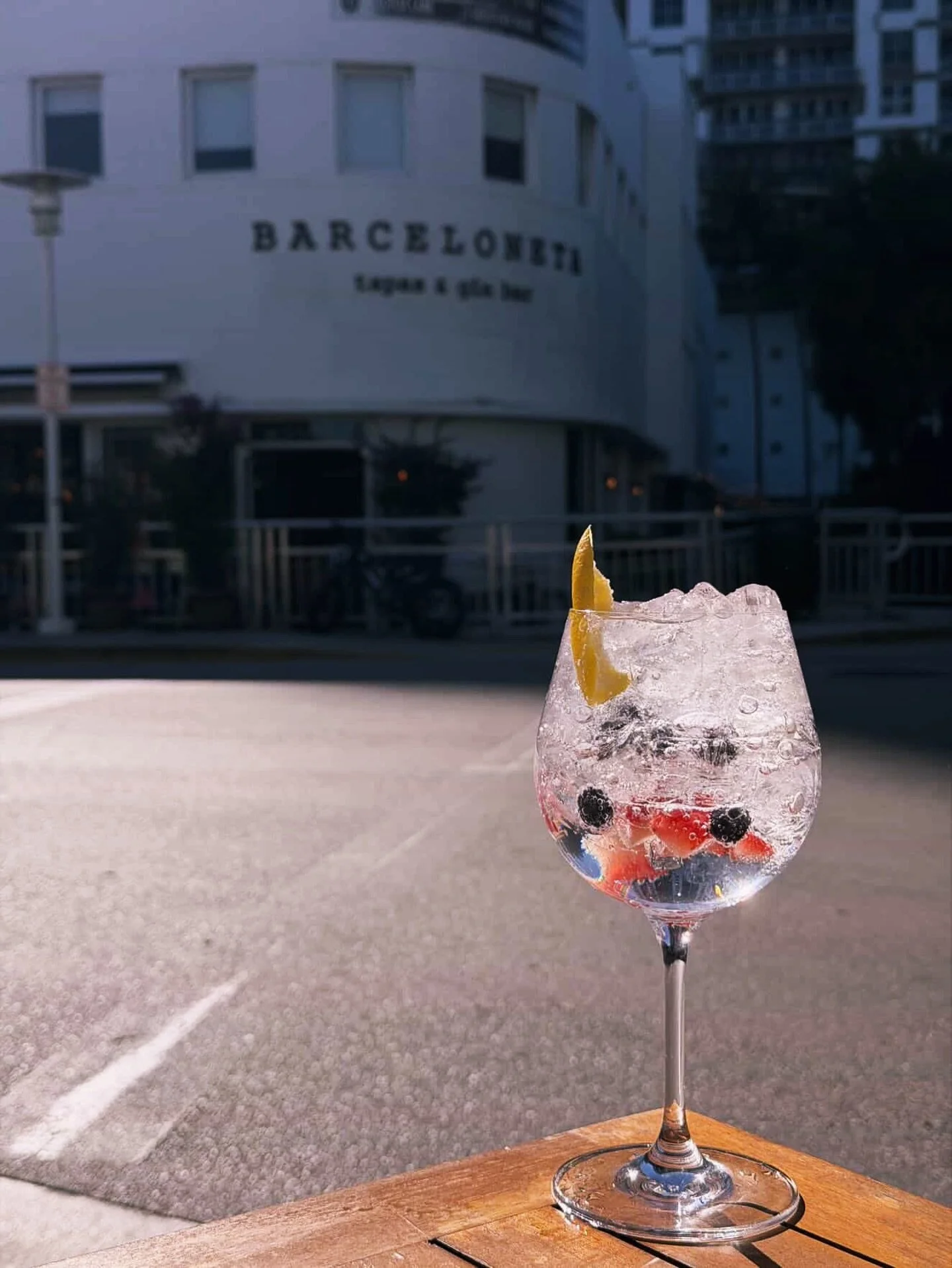 Sparkling, fresh, and made for this weather.
Your table is waiting. 

📸 @ina_marizcurrena