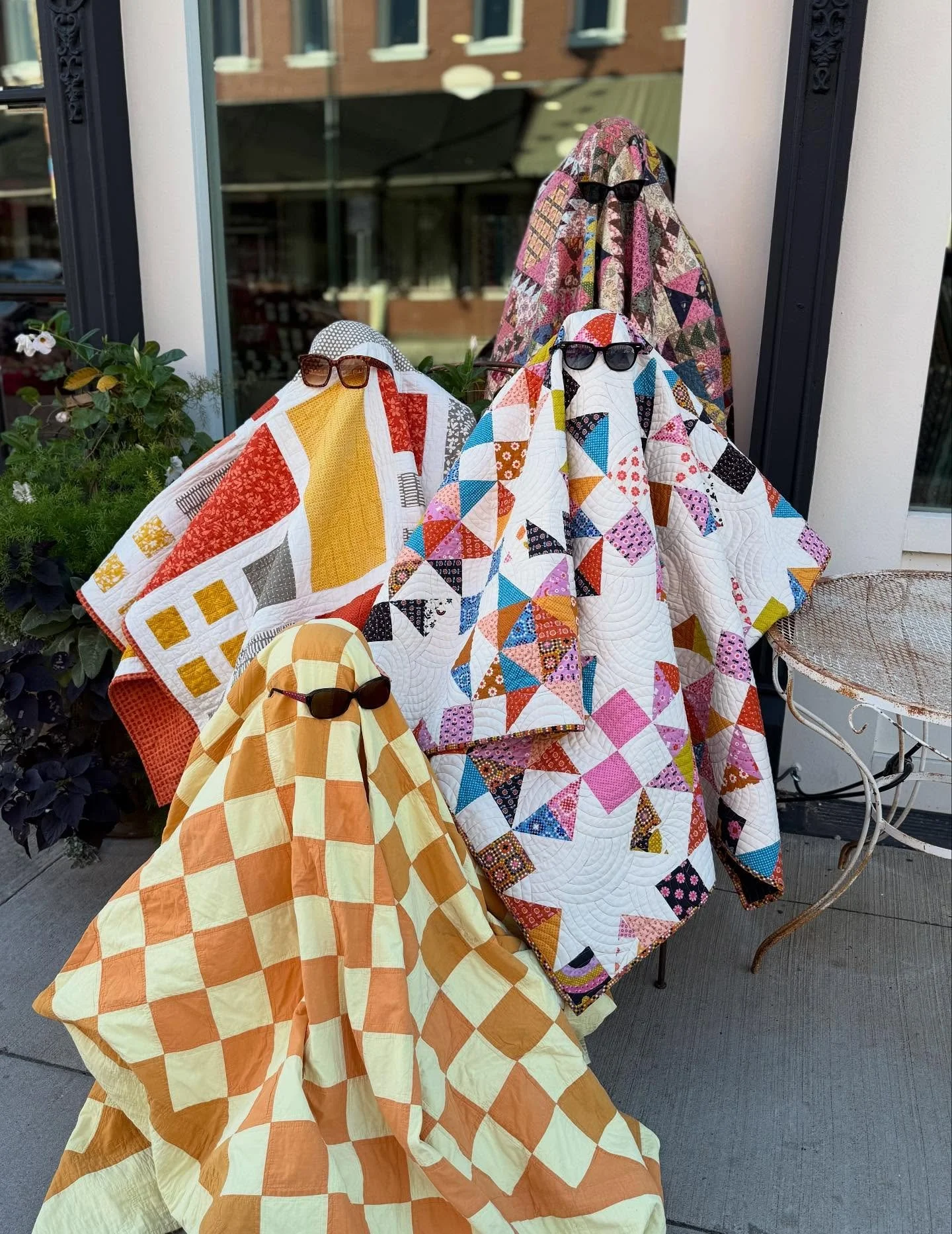 👻Just some ghosts getting wrapped up in our latest obsession -- boo-tiful quilts! 🧵 🪡 

#quilty #ghosts 

Our regular shop hours:
Monday-Thursday: 9:30am-8pm
Friday-Saturday: 9:30am-4pm
Sunday: Noon-4pm
Online: 24/7 

#mckinneyknittery #downtownmc
