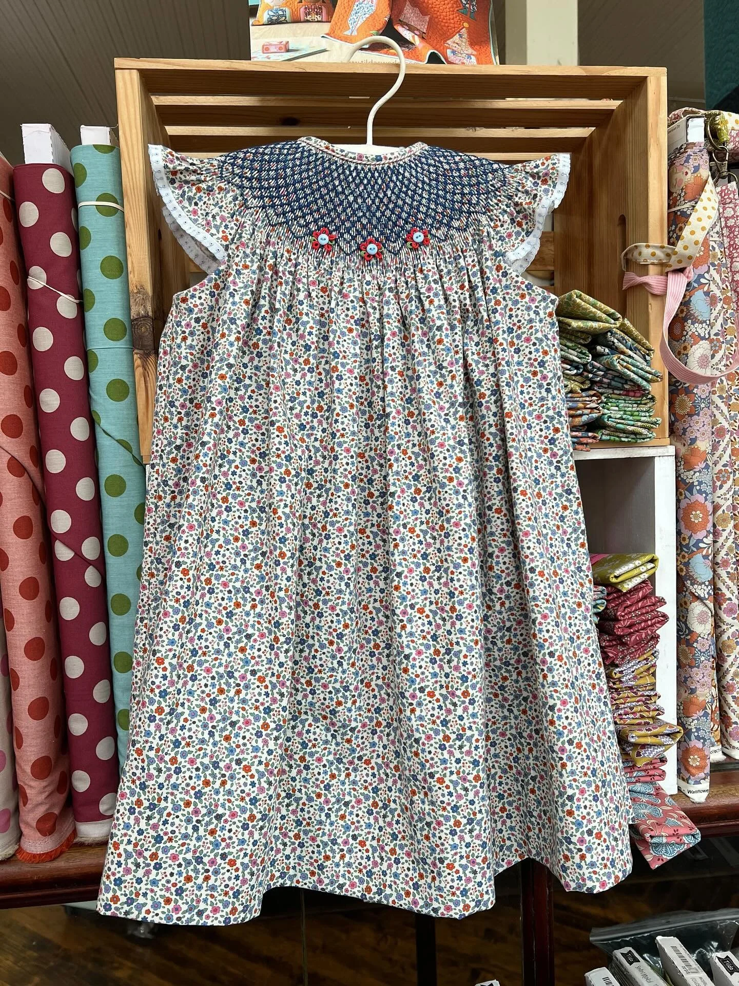 Bondi used the sweetest Tilda fabric for this @childrenscornerpatterns Bishop Dress! So sweet! 

#bishopsdress #childrenscorner #tildafabric 

Our shop hours:
Monday-Thursday: 9:30am-8pm
Friday-Saturday: 9:30am-4pm
Sunday: Noon-4pm
Online: 24/7 

#do