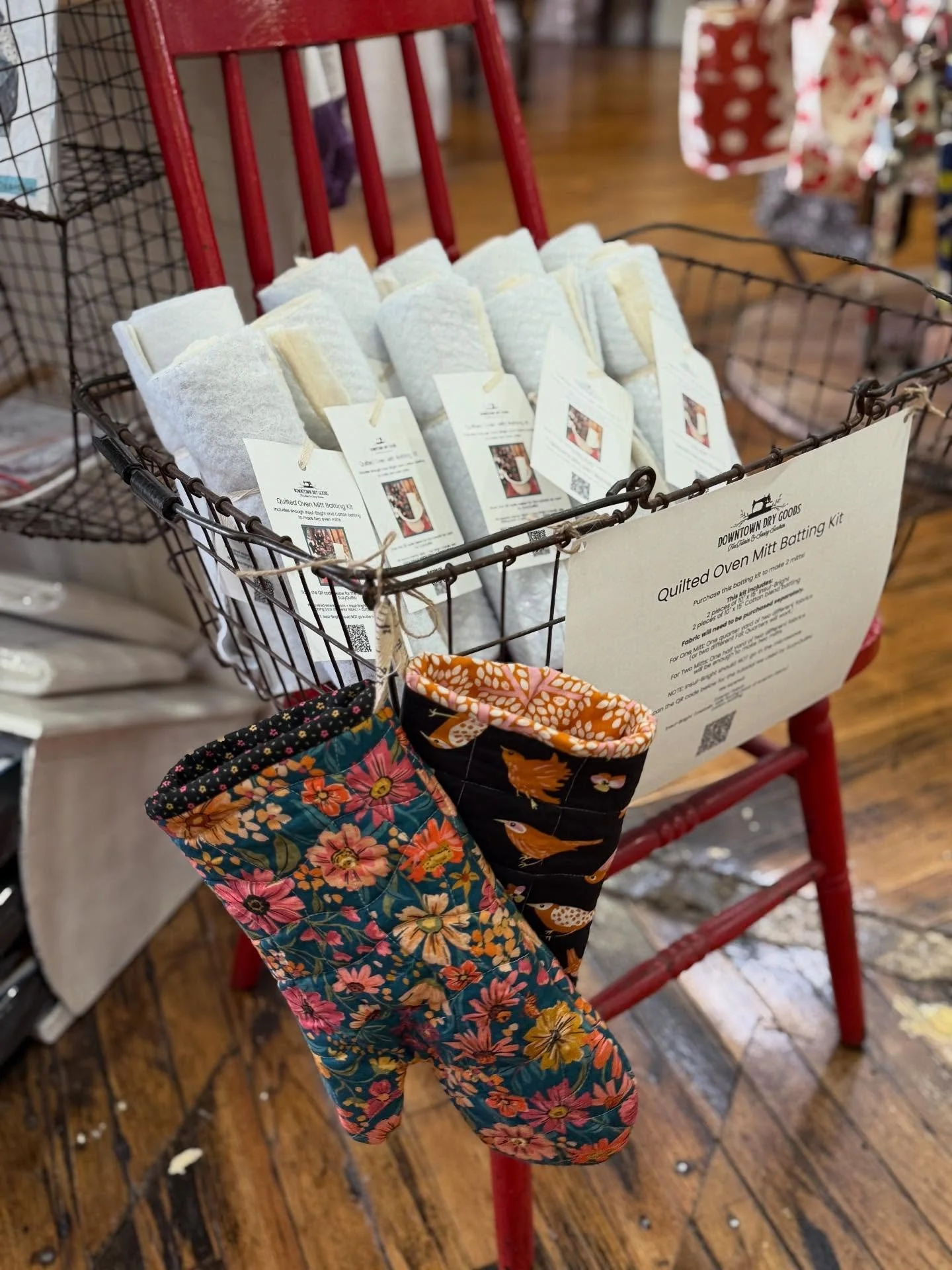 Kit Restock!!!

Need a quick gift for the chef in your life? Make a quilted oven mitt lickety-split!  Purchase this batting kit to make 2 mitts! 

This kit includes:
2 pieces of 10&quot; x 15&quot; Insul-Bright
2 pieces of 10&quot; x 15&quot; Cotton 