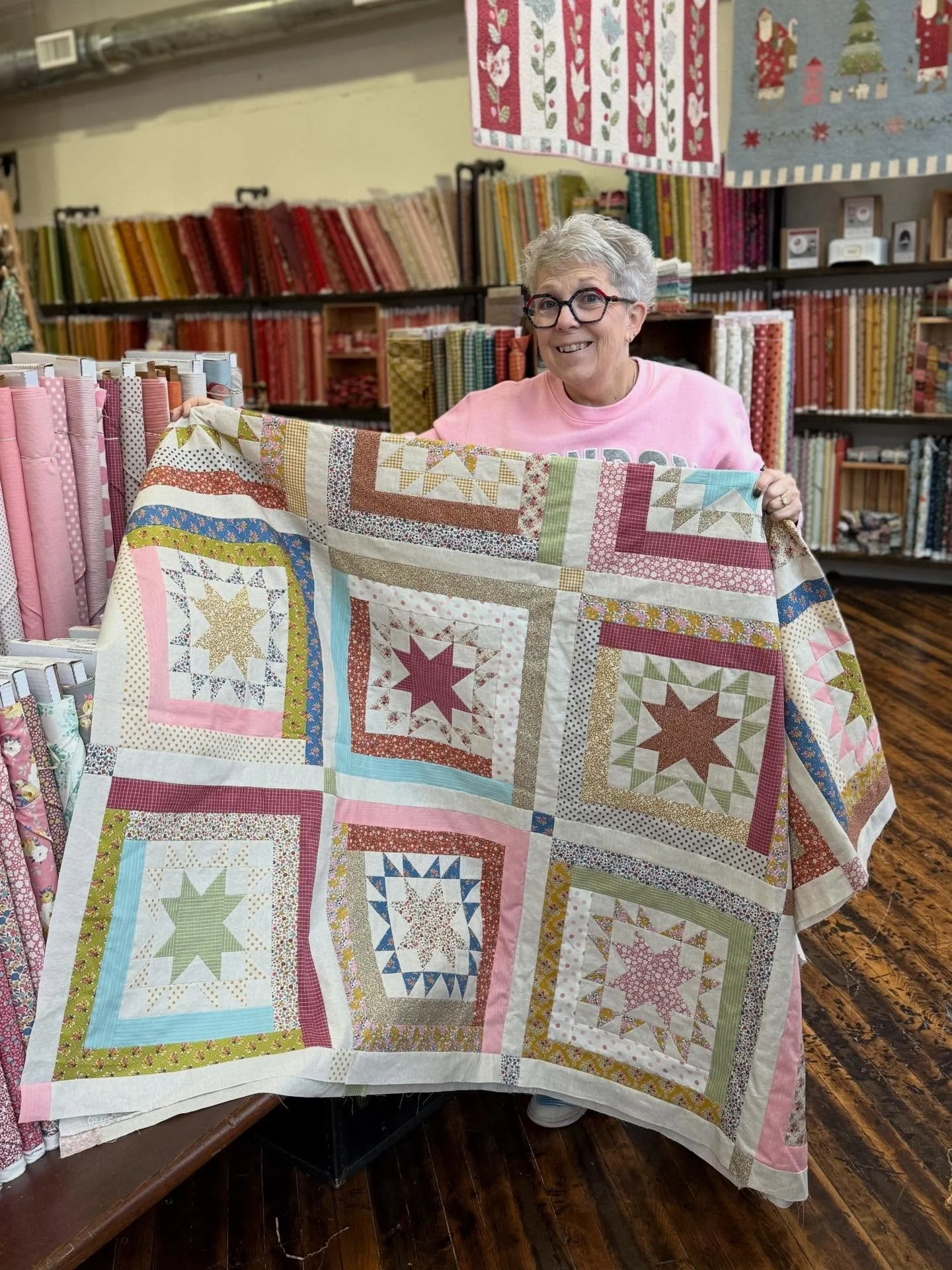 Sarah brings smiles and laughter wherever she goes -- and she also brings beautiful quilts!! 

She's getting ready to quilt this lovely Cabin Nights (@prairiequiltco), and stopped by to pick a backing and binding. Lots of yummy Tilda  featured in thi