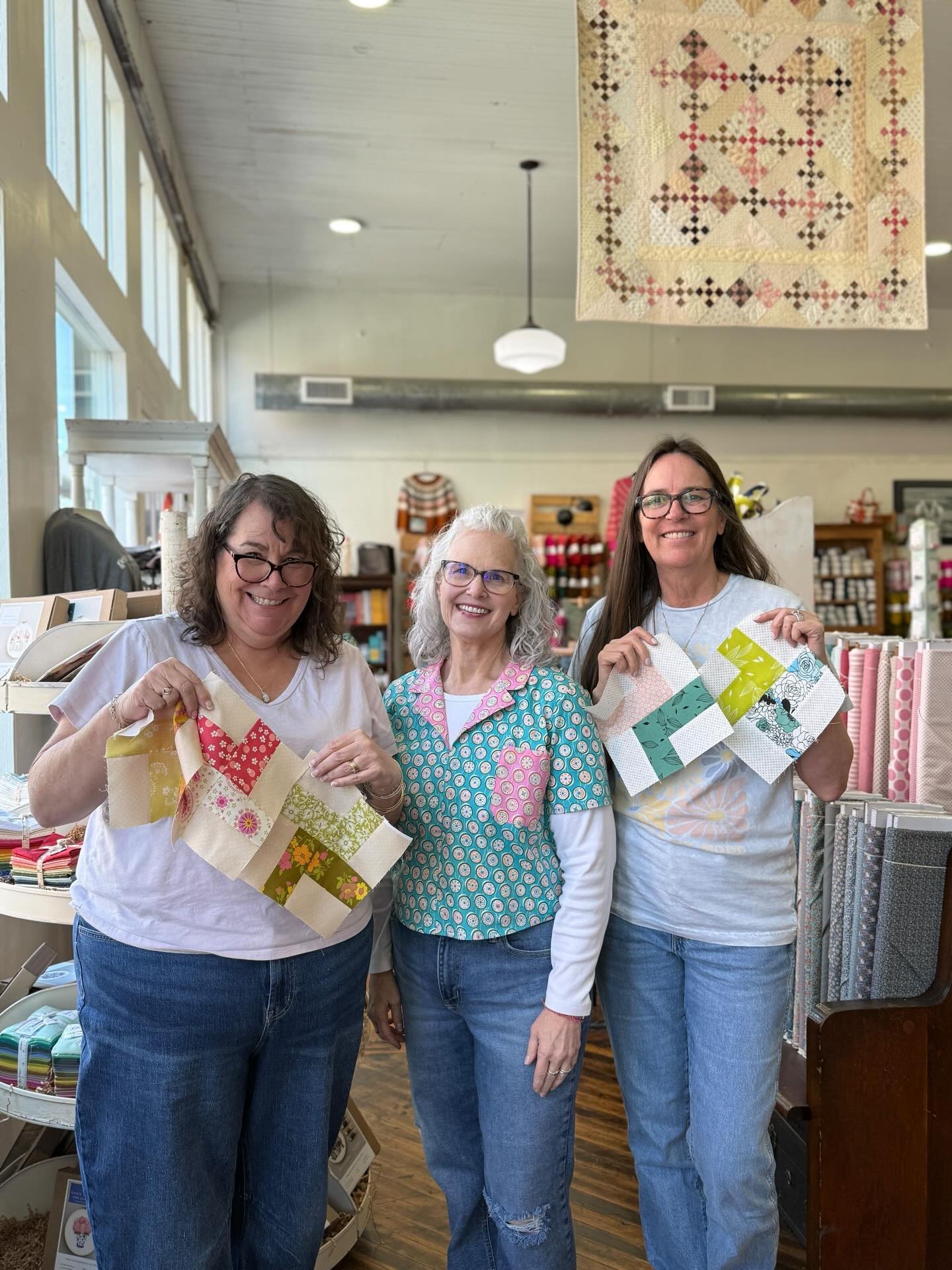 Mandy's Simply Charming students had a blast starting their March quilt tops! Don't miss April's Sew Along... see more details in this week's newsletter ... or go to CLASSES---> Quilt on our website to read more and register! 

#simplycharming #mo