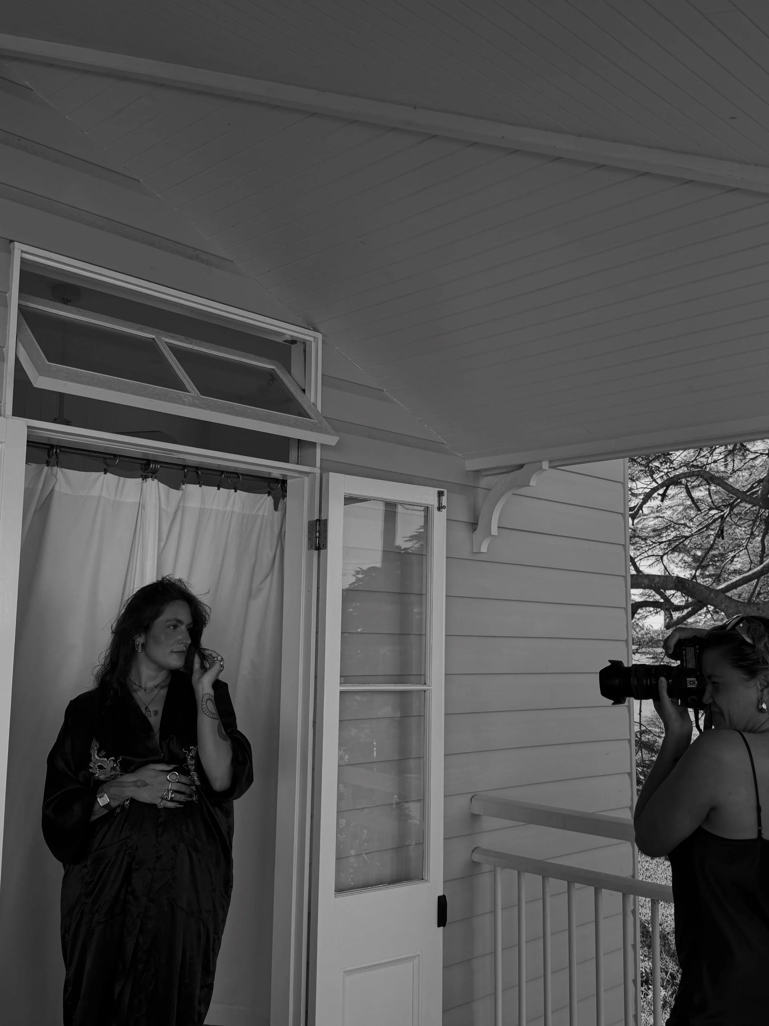 🧚 @gaia.delia.9 of @hairbyattitude shoot | BTS 🤍
📷 @juliecoopercreative 
👸 Assisted by @lilli__ish