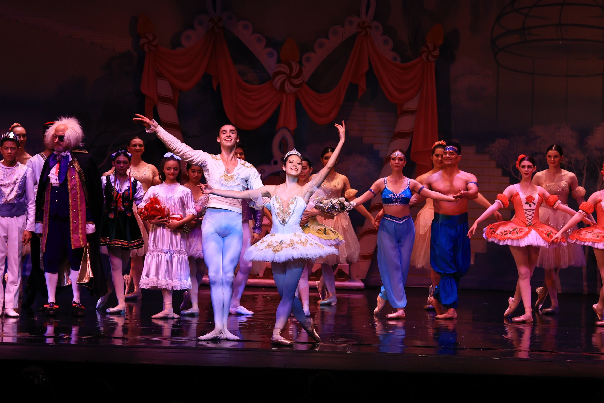 Alyssa-Marie Muna (Sugar Plum) and Phoenix Wilkins (Cavalier) with company - Nutcracker 2022