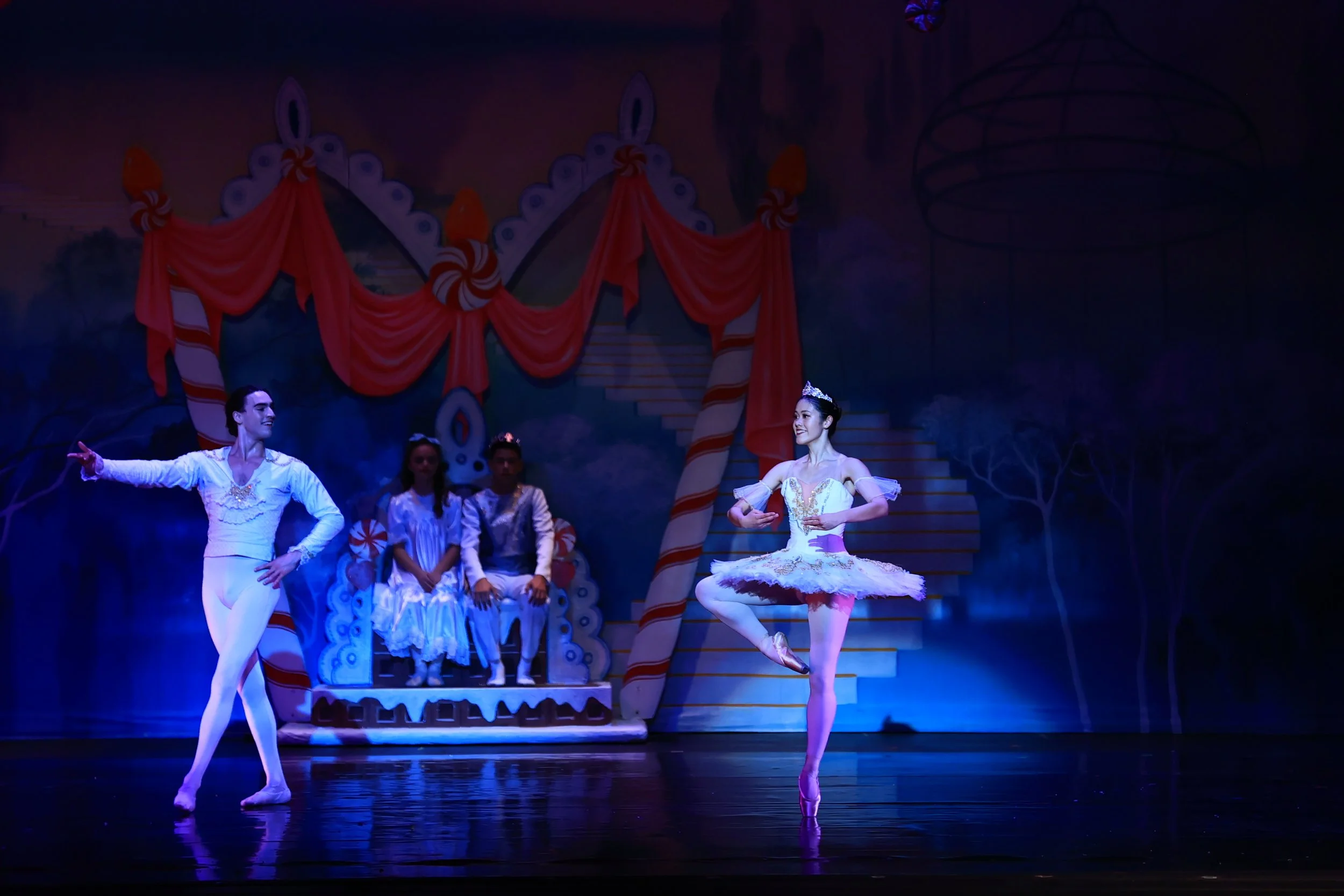 Alyssa-Marie Muna (Sugar Plum) and Phoenix Wilkins (Cavalier) - Nutcracker 2022