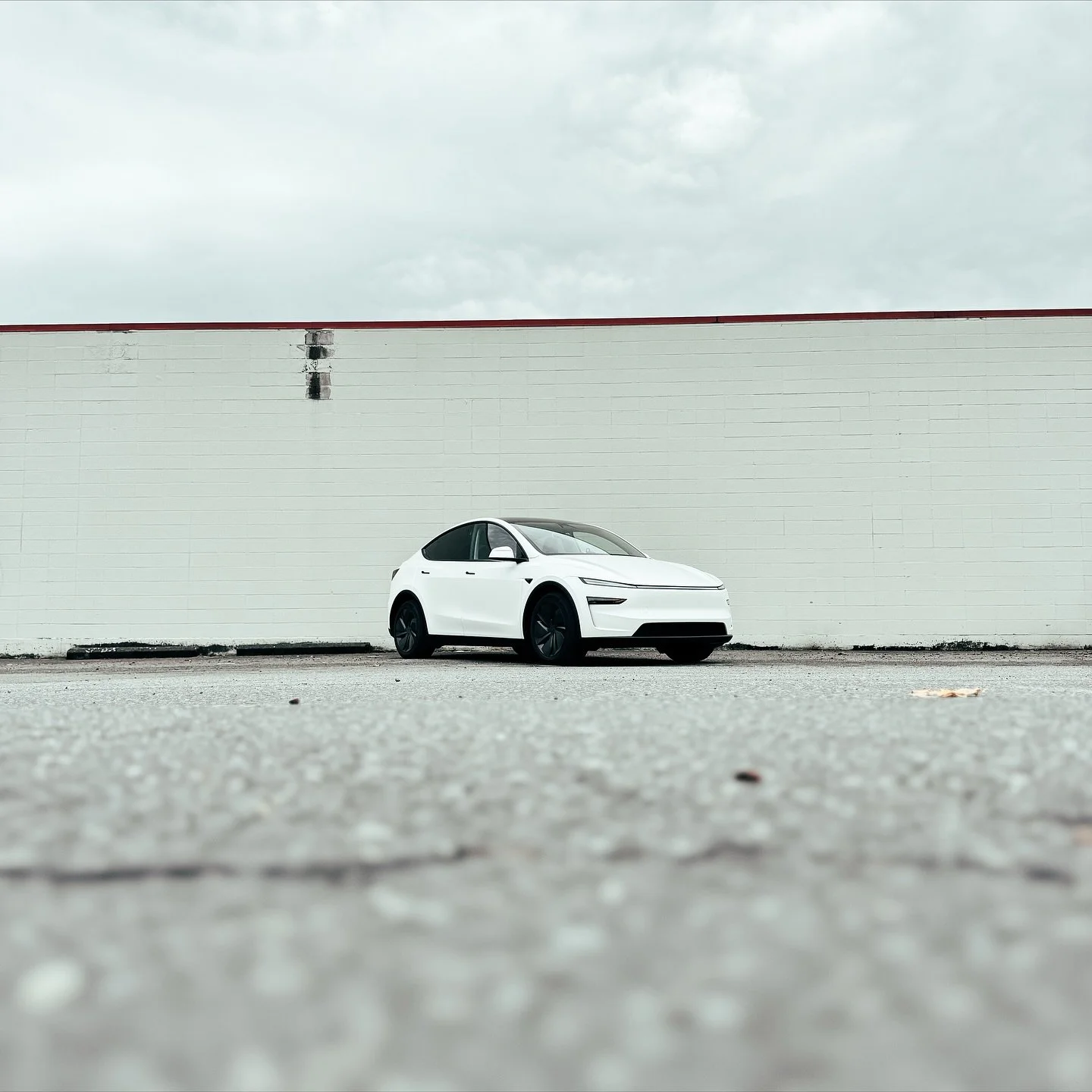 This Tesla Model Y underwent a full vehicle transformation using @unityppf Colored Paint Protection Film in Satin Ceramic White.

This premium wrap not only enhances the vehicle&rsquo;s aesthetic with a refined satin finish but also provides exceptio