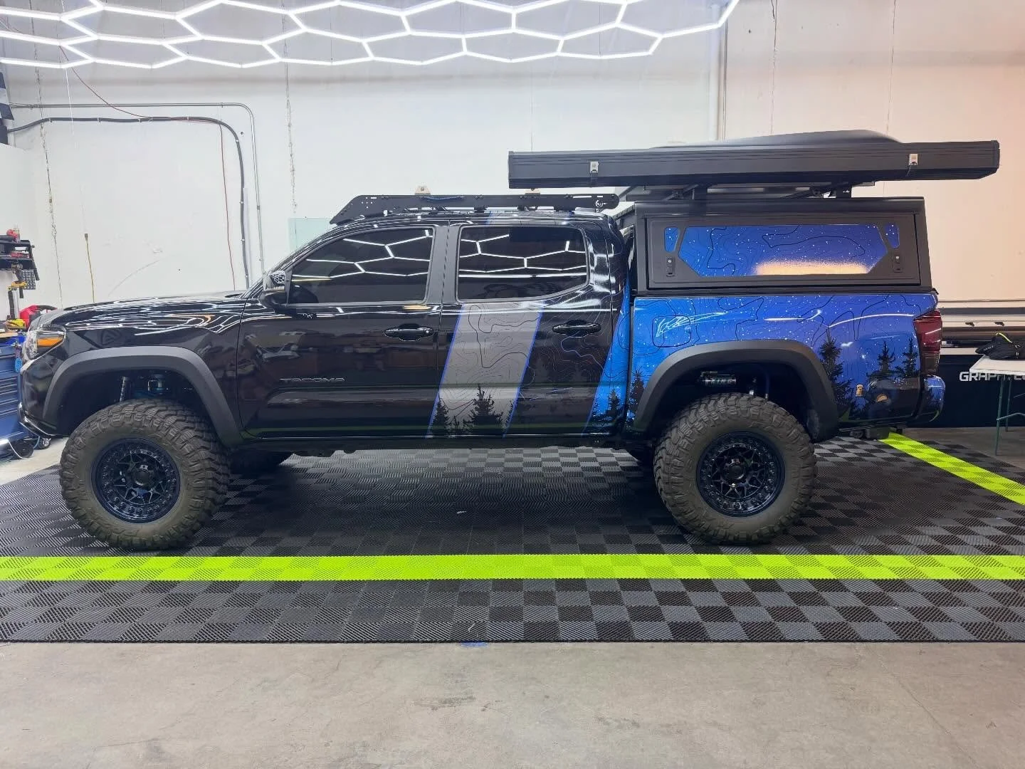Custom PNW-themed wrap brought to life 🌲🌌
This one was fully custom designed and printed by @ardorprinting, then installed in-house by us at SeaWraps. From the topo lines to the forest silhouettes and hidden details, this build was all about tellin